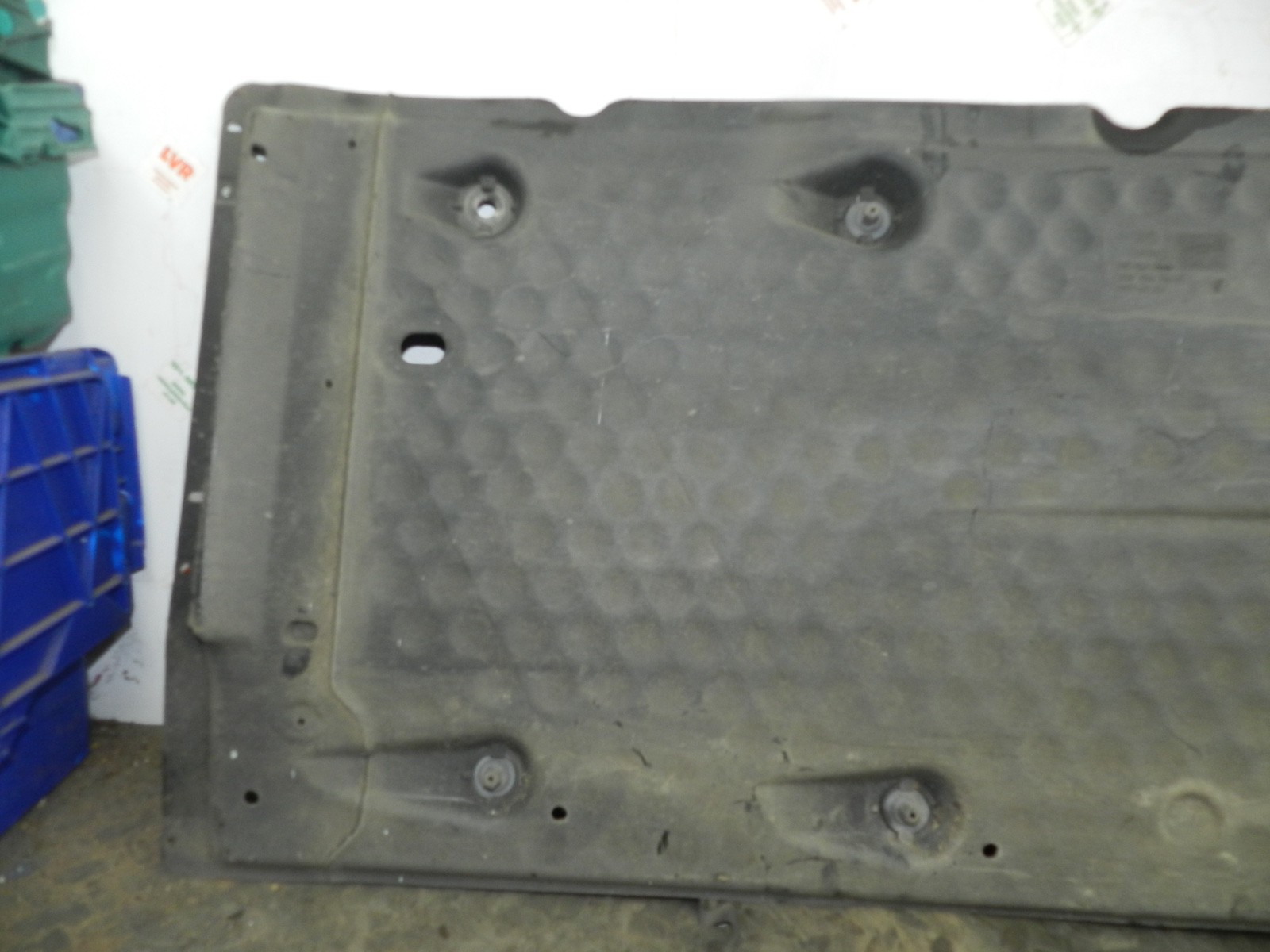 179. 2006 VOLKSWAGEN TOURAN. PASSENGER SIDE UNDER TRAY PANEL - Image 6
