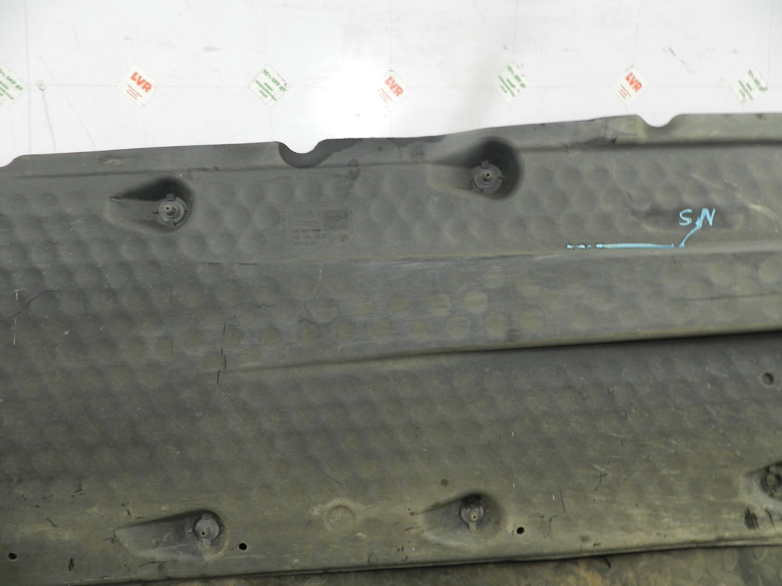 179. 2006 VOLKSWAGEN TOURAN. PASSENGER SIDE UNDER TRAY PANEL - Image 7