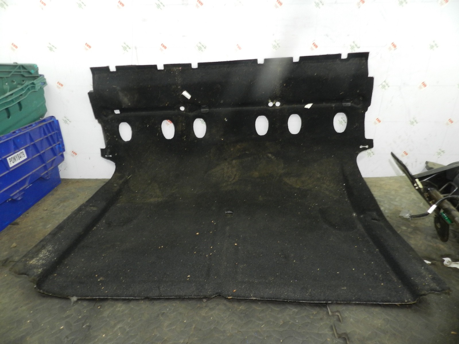 179. 2006 VOLKSWAGEN TOURAN. REAR CARPET