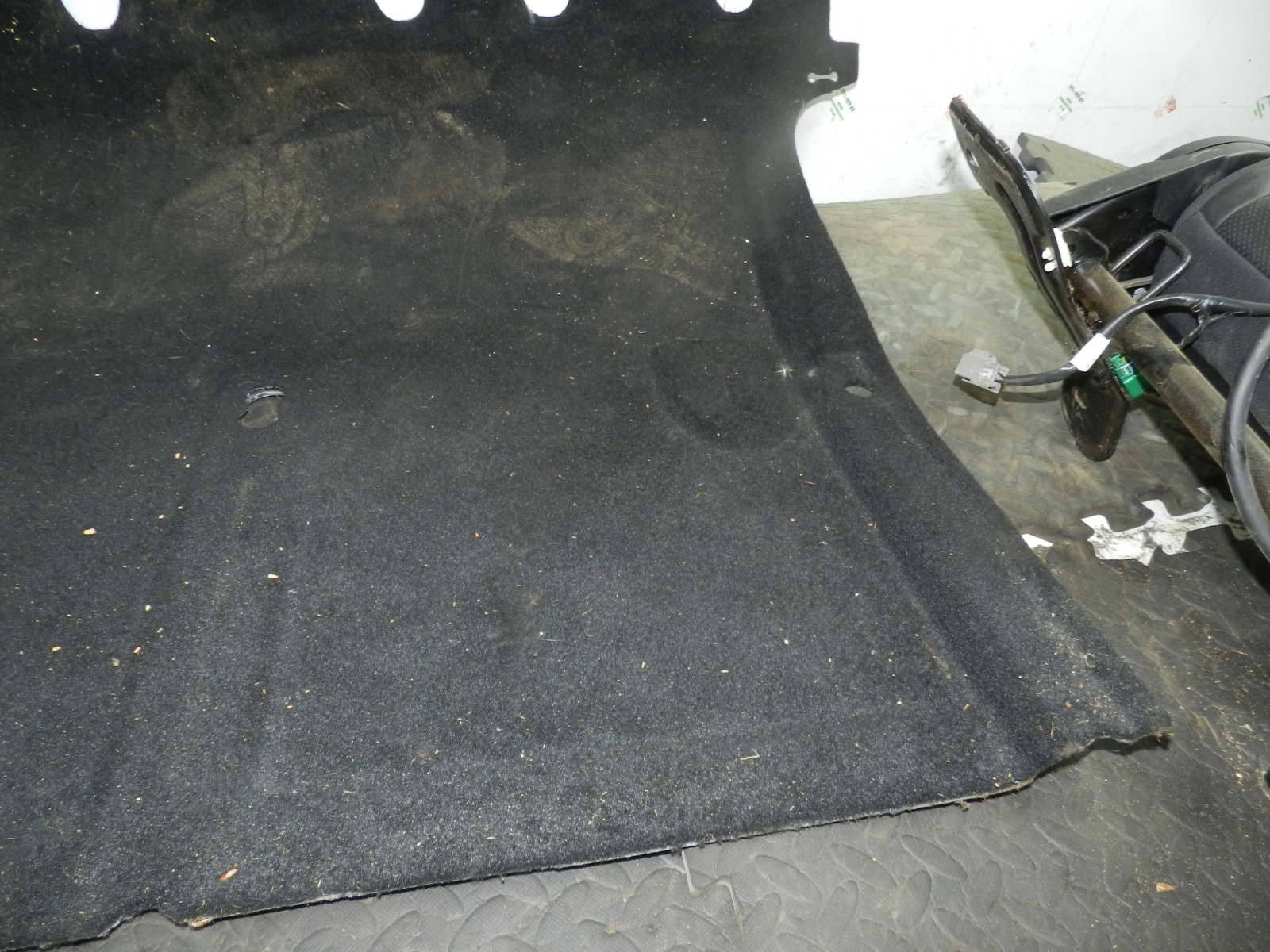 179. 2006 VOLKSWAGEN TOURAN. REAR CARPET - Image 3