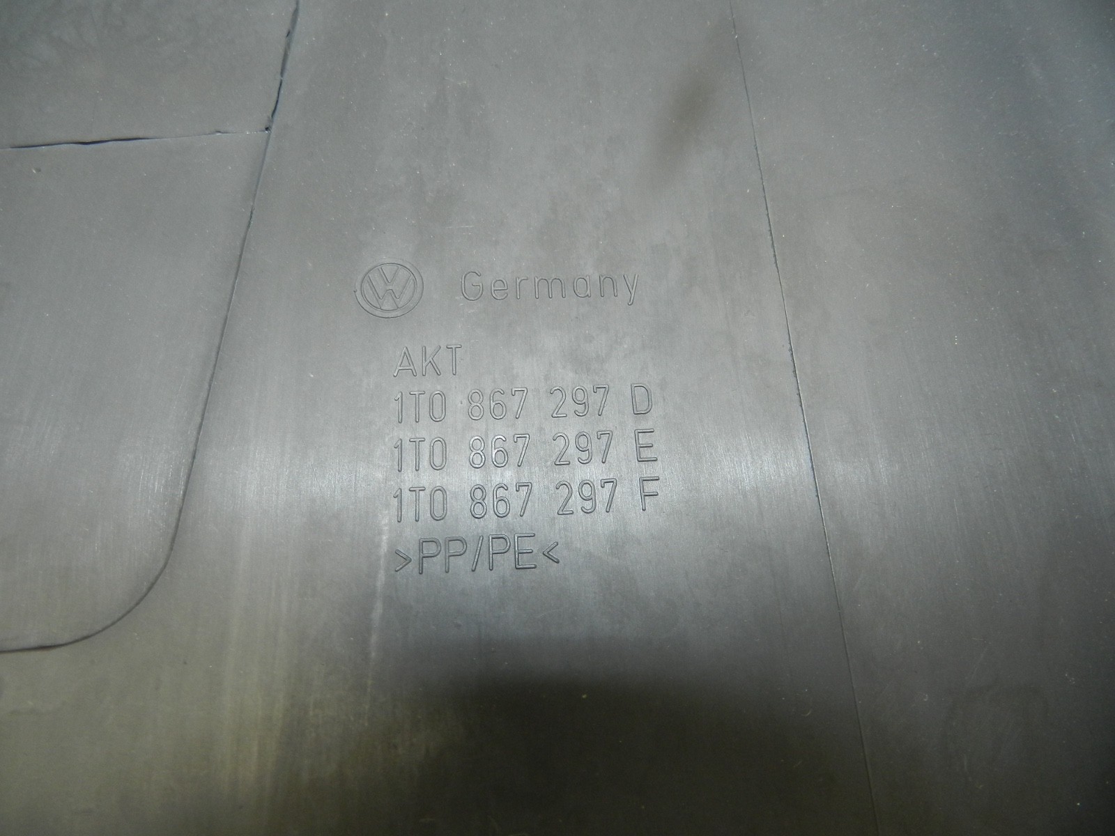 179. 2006 VOLKSWAGEN TOURAN. PASSENGER SIDE LOWER B PILAR TRIM - Image 5