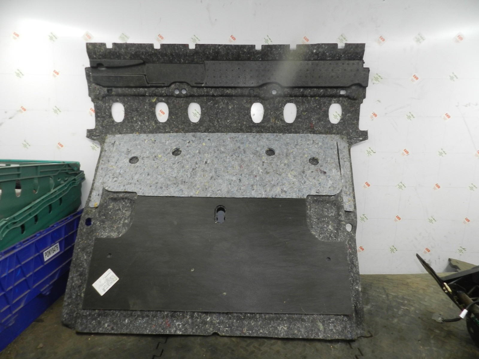 179. 2006 VOLKSWAGEN TOURAN. REAR CARPET - Image 6