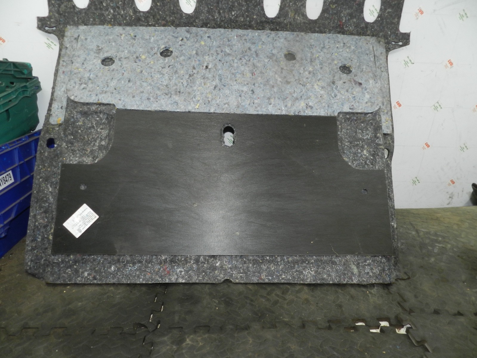 179. 2006 VOLKSWAGEN TOURAN. REAR CARPET - Image 9