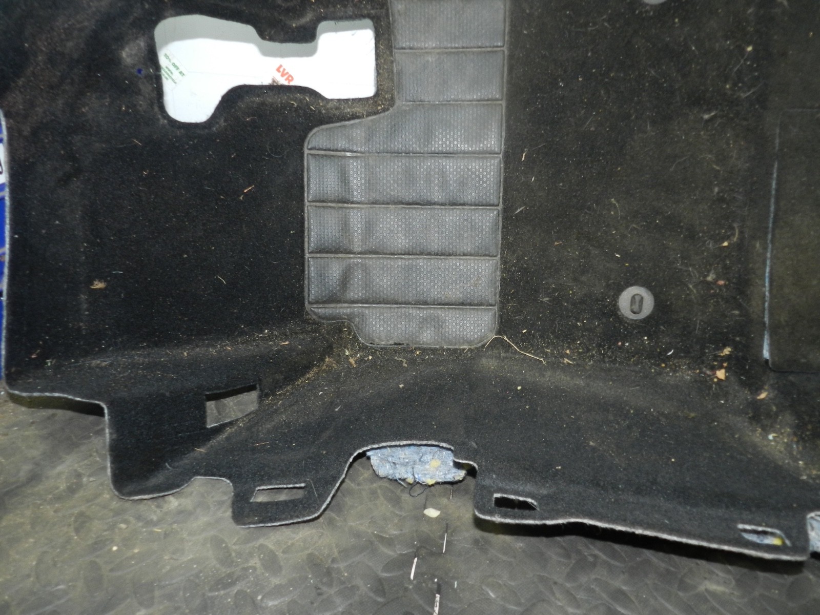 179. 2006 VOLKSWAGEN TOURAN. DRIVER SIDE CARPET - Image 4