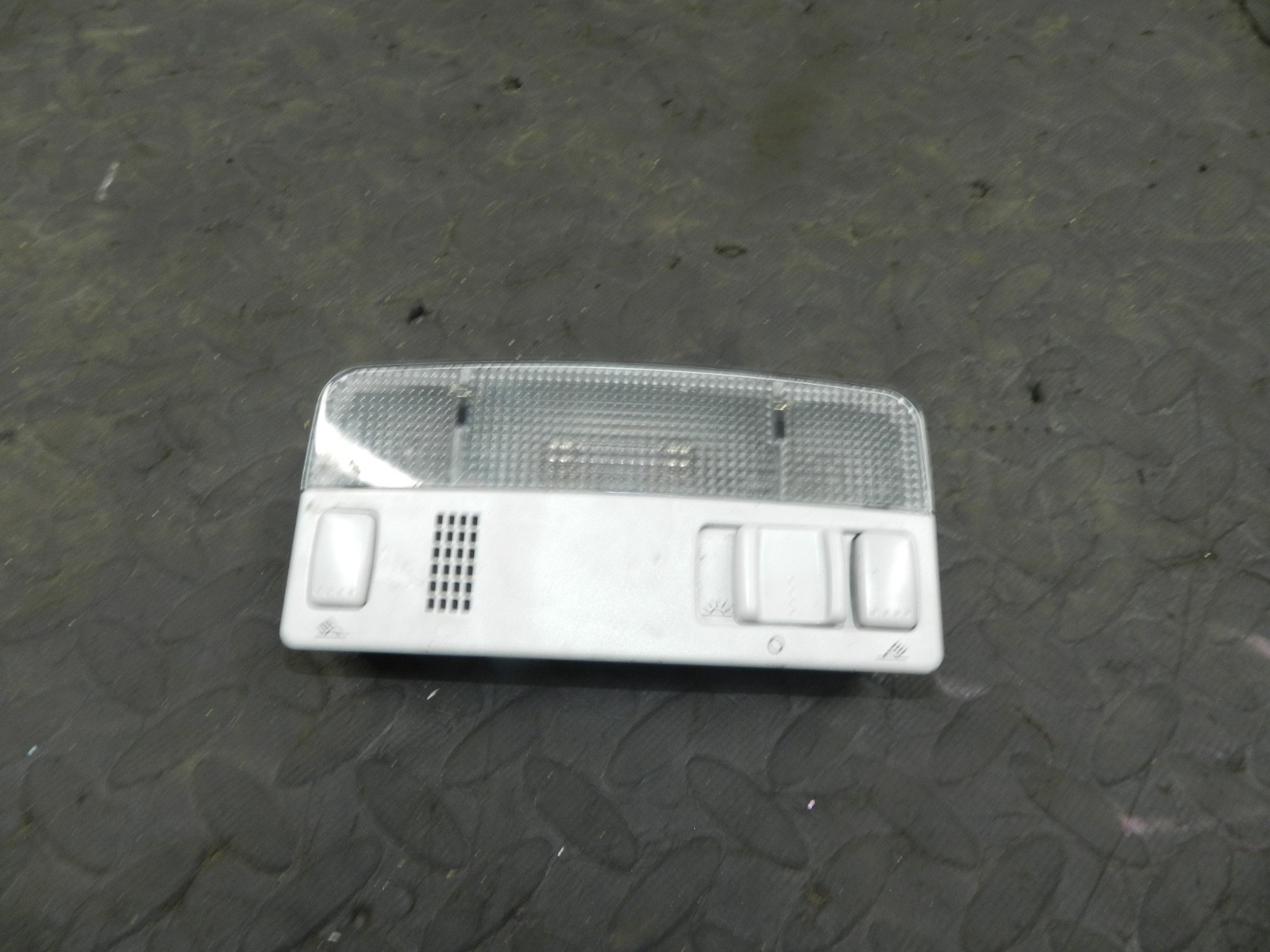 179. 2006 VOLKSWAGEN TOURAN. INTERIOR LIGHT