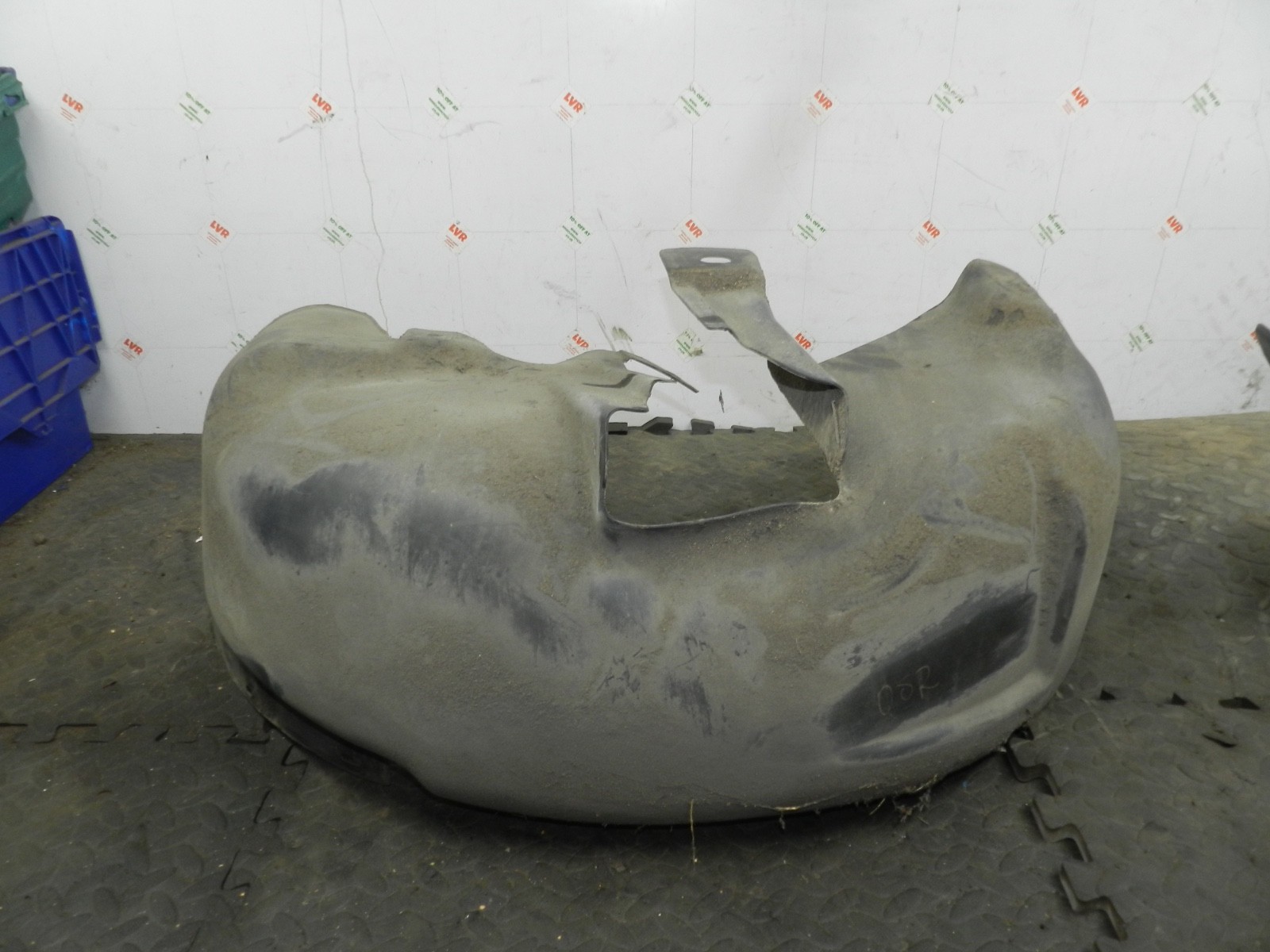 179. 2006 VOLKSWAGEN TOURAN. DRIVER SIDE REAR WHEEL ARCH LINER - Image 2