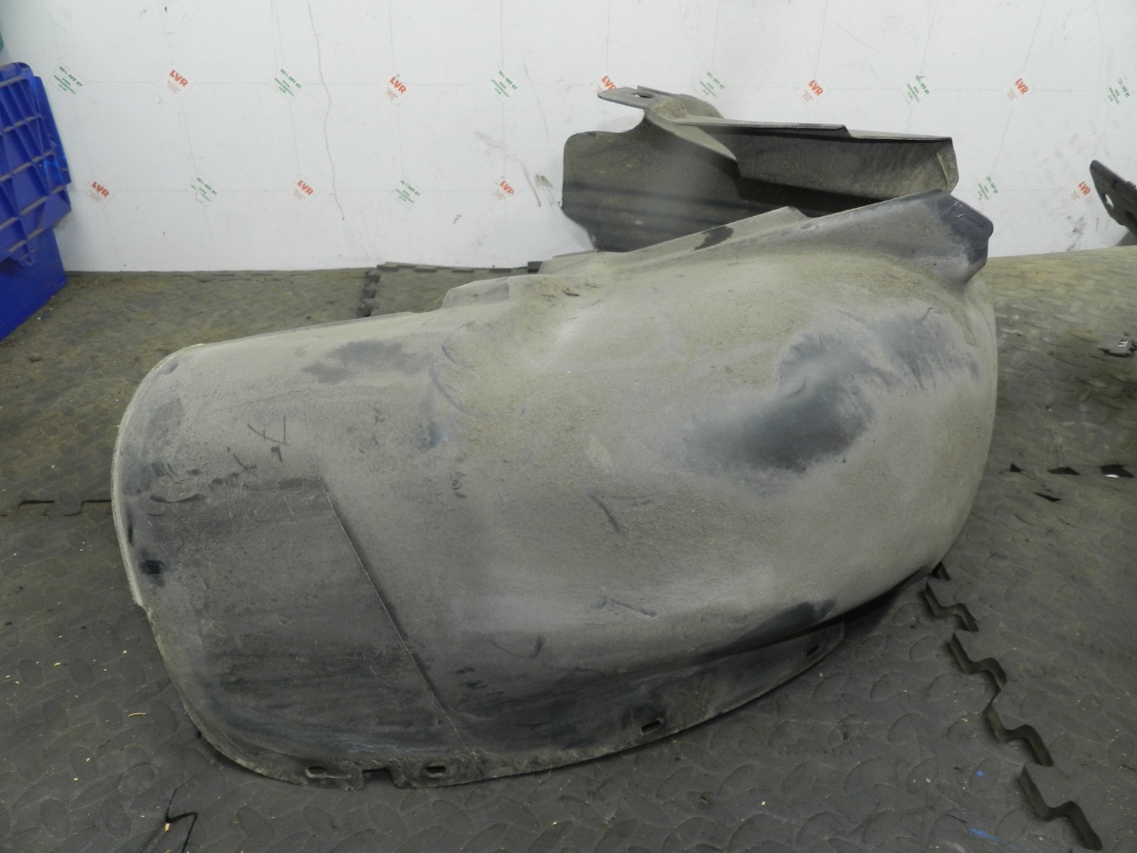 179. 2006 VOLKSWAGEN TOURAN. DRIVER SIDE REAR WHEEL ARCH LINER - Image 4