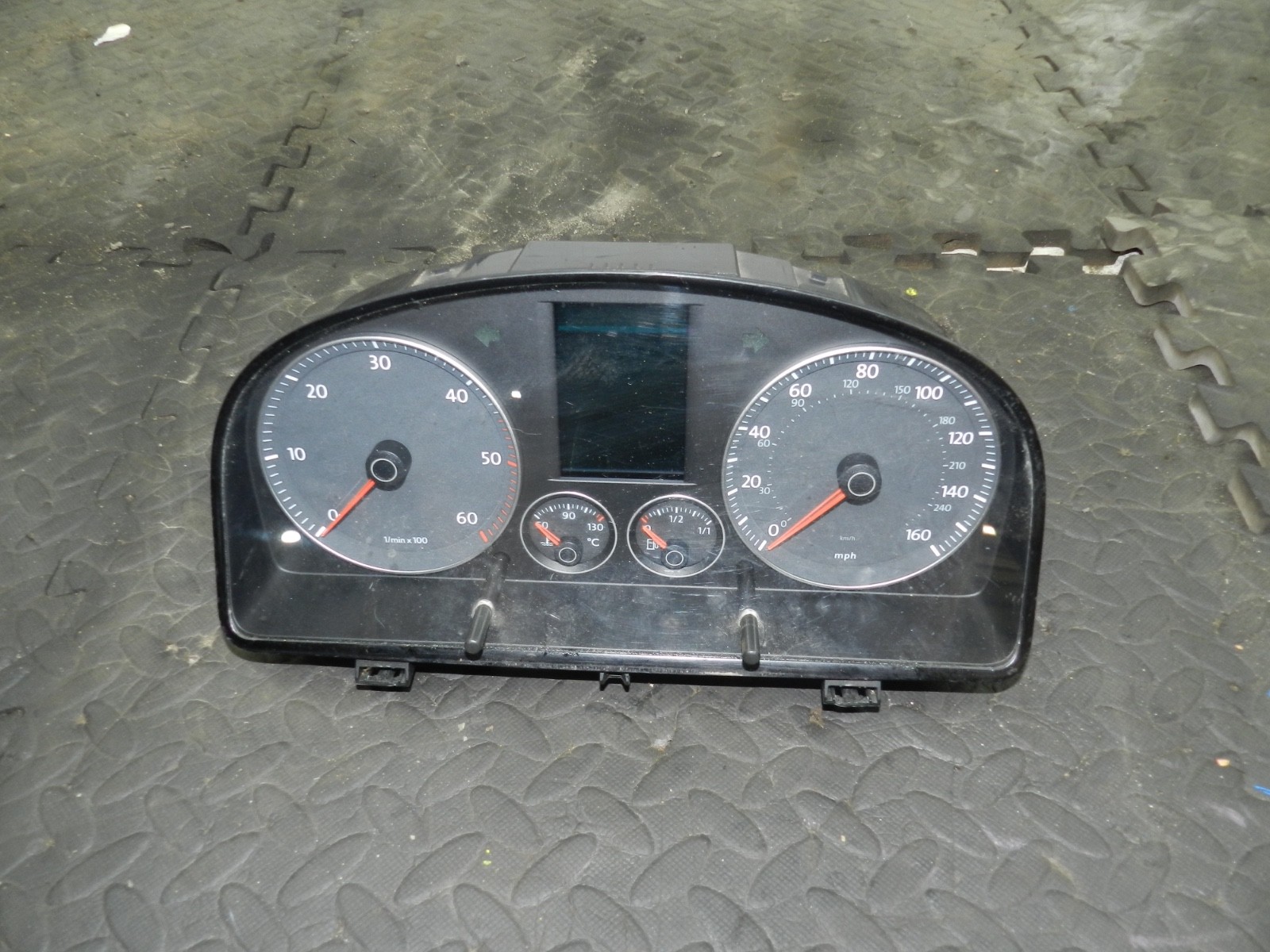 179. 2006 VOLKSWAGEN TOURAN. SPEEDO SPEEDOMETER INSTRUMENT CLUSTER CLOCKS