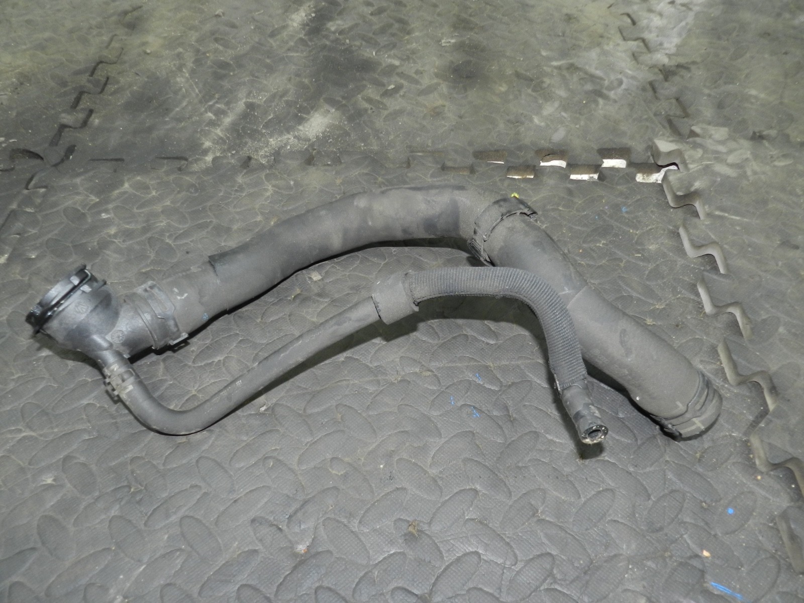 179. 2006 VOLKSWAGEN TOURAN. COOLANT PIPE