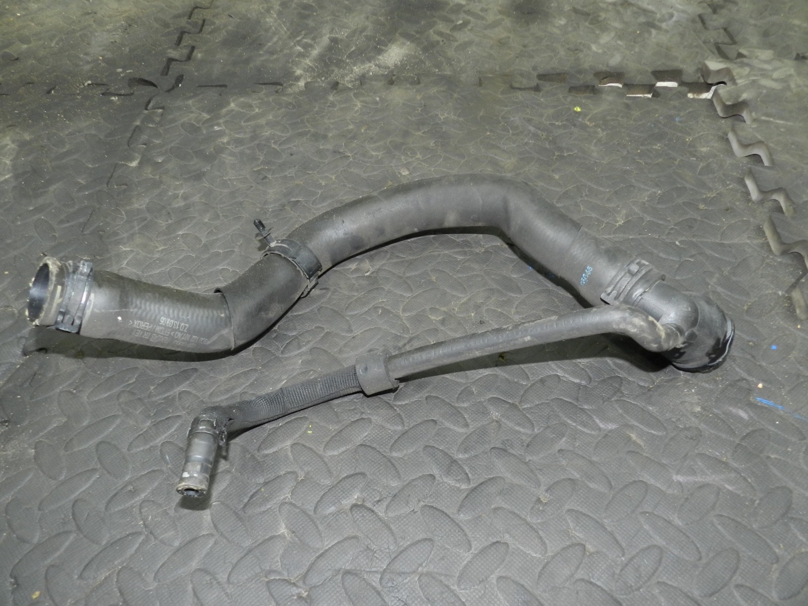 179. 2006 VOLKSWAGEN TOURAN. COOLANT PIPE - Image 2