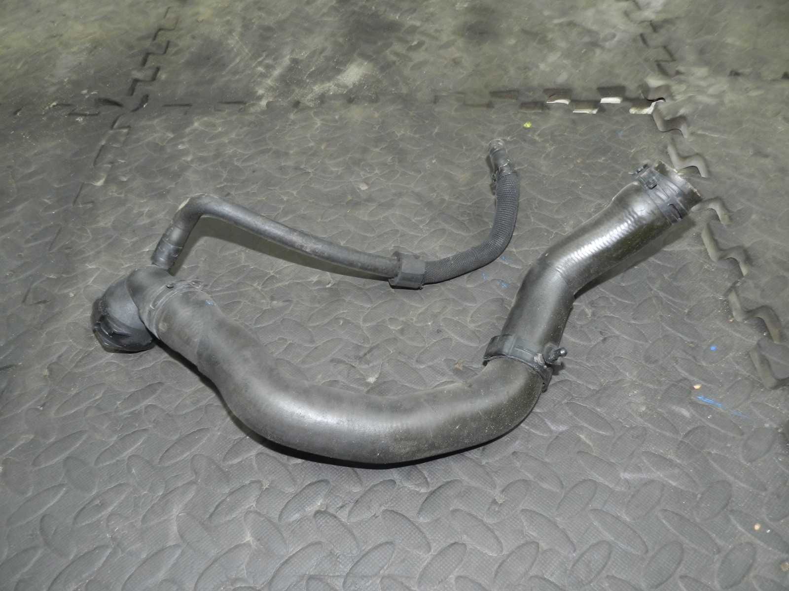 179. 2006 VOLKSWAGEN TOURAN. COOLANT PIPE - Image 3