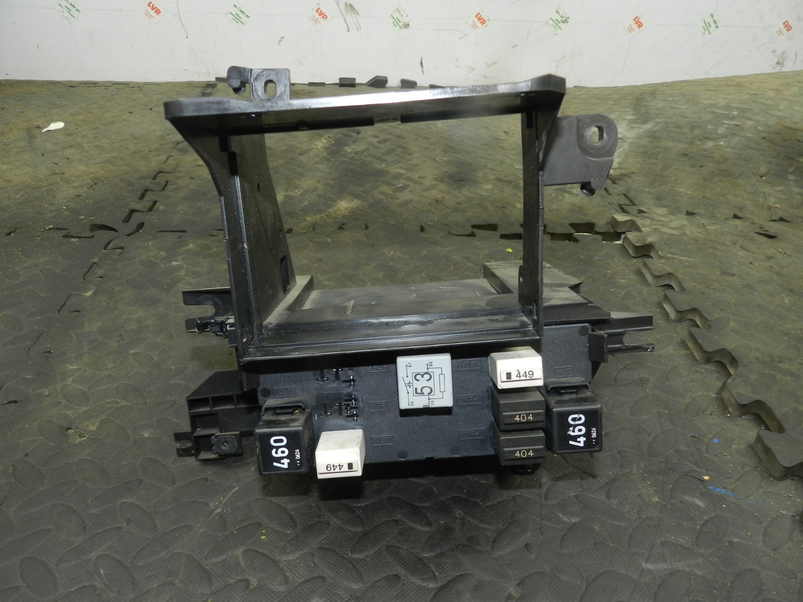 179. 2006 VOLKSWAGEN TOURAN. FUSE BOX BOARD FRAME RELAYS - Image 5