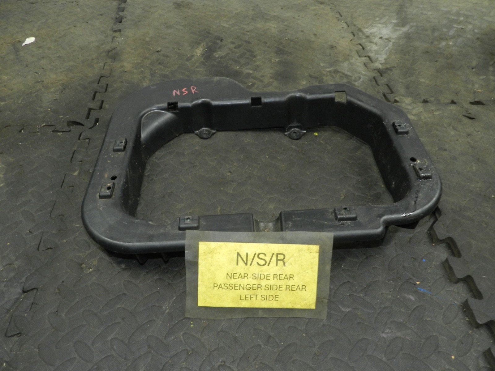 179. 2006 VOLKSWAGEN TOURAN. PASSENGER SIDE REAR FLOOR STORAGE FRAME