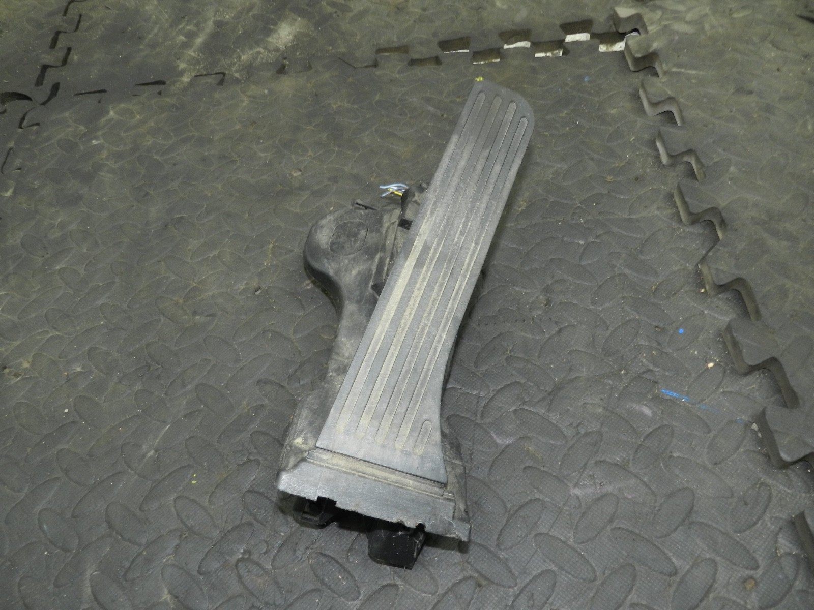 179. 2006 VOLKSWAGEN TOURAN. ACCELERATOR THROTTLE PEDAL