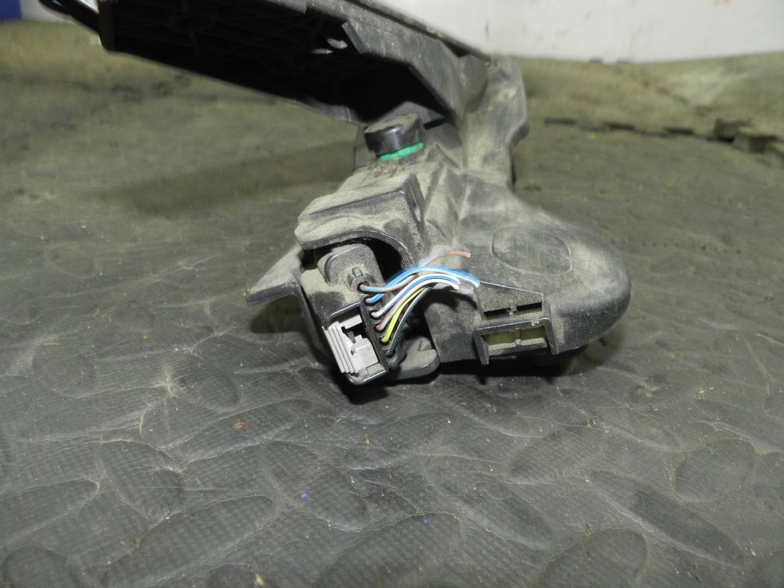 179. 2006 VOLKSWAGEN TOURAN. ACCELERATOR THROTTLE PEDAL - Image 4