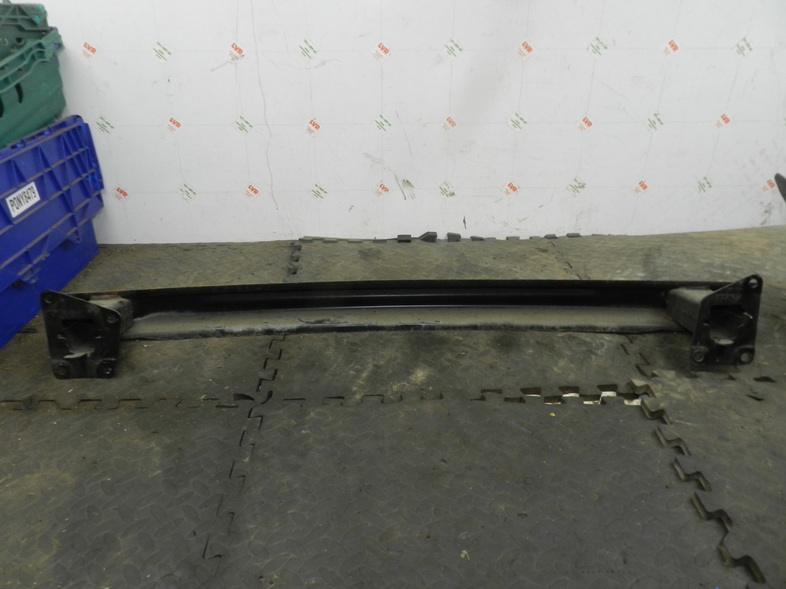 179. 2006 VOLKSWAGEN TOURAN. REAR BUMPER SUPPORT FRAME CRASH BAR