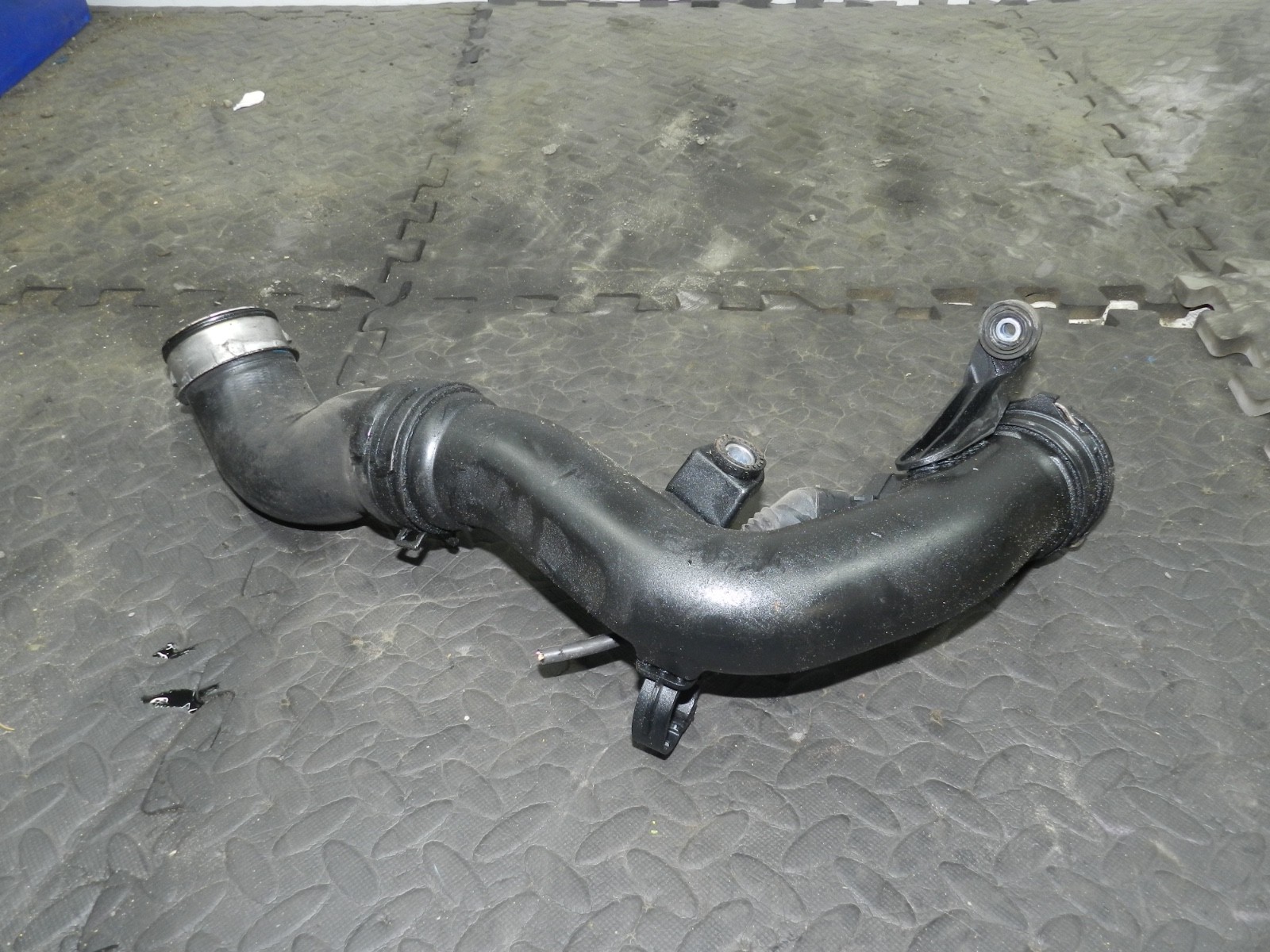 179. 2006 VOLKSWAGEN TOURAN. BOOST INTAKE PIPE MAP SENSOR