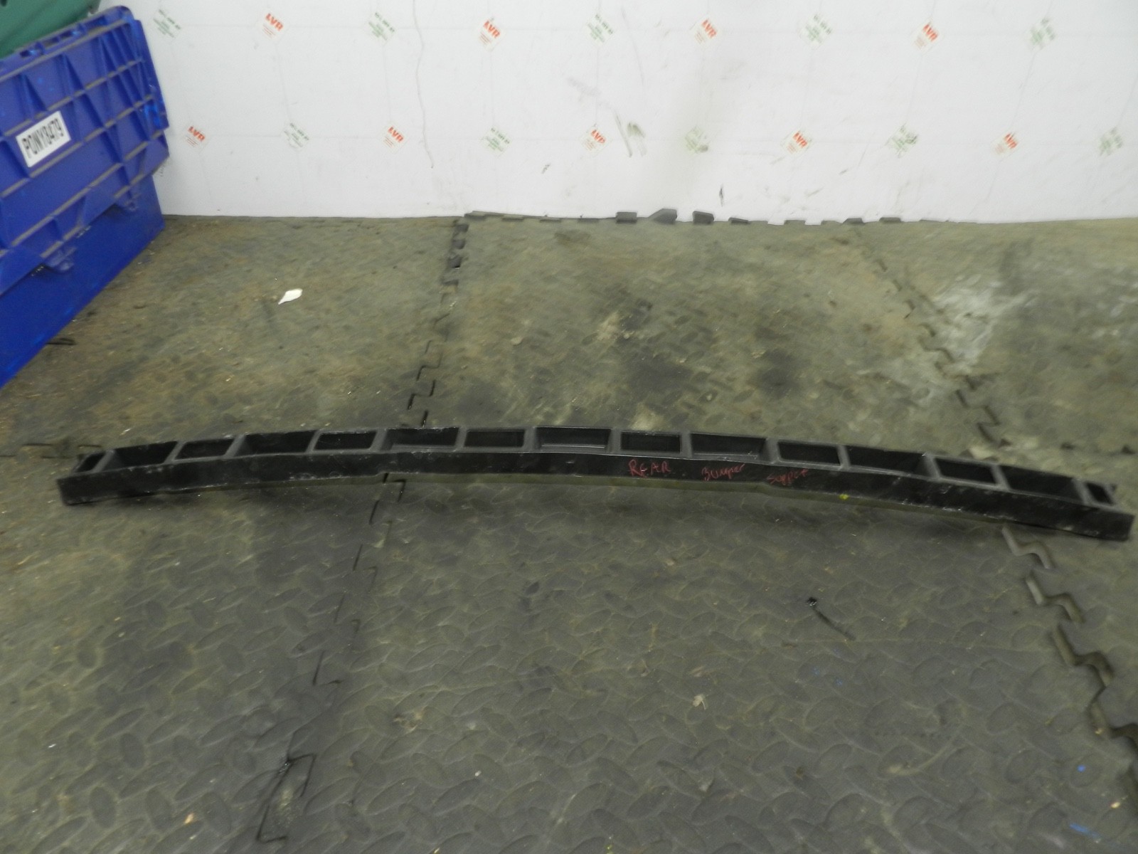 179. 2006 VOLKSWAGEN TOURAN. REAR BUMPER SUPPORT FRAME