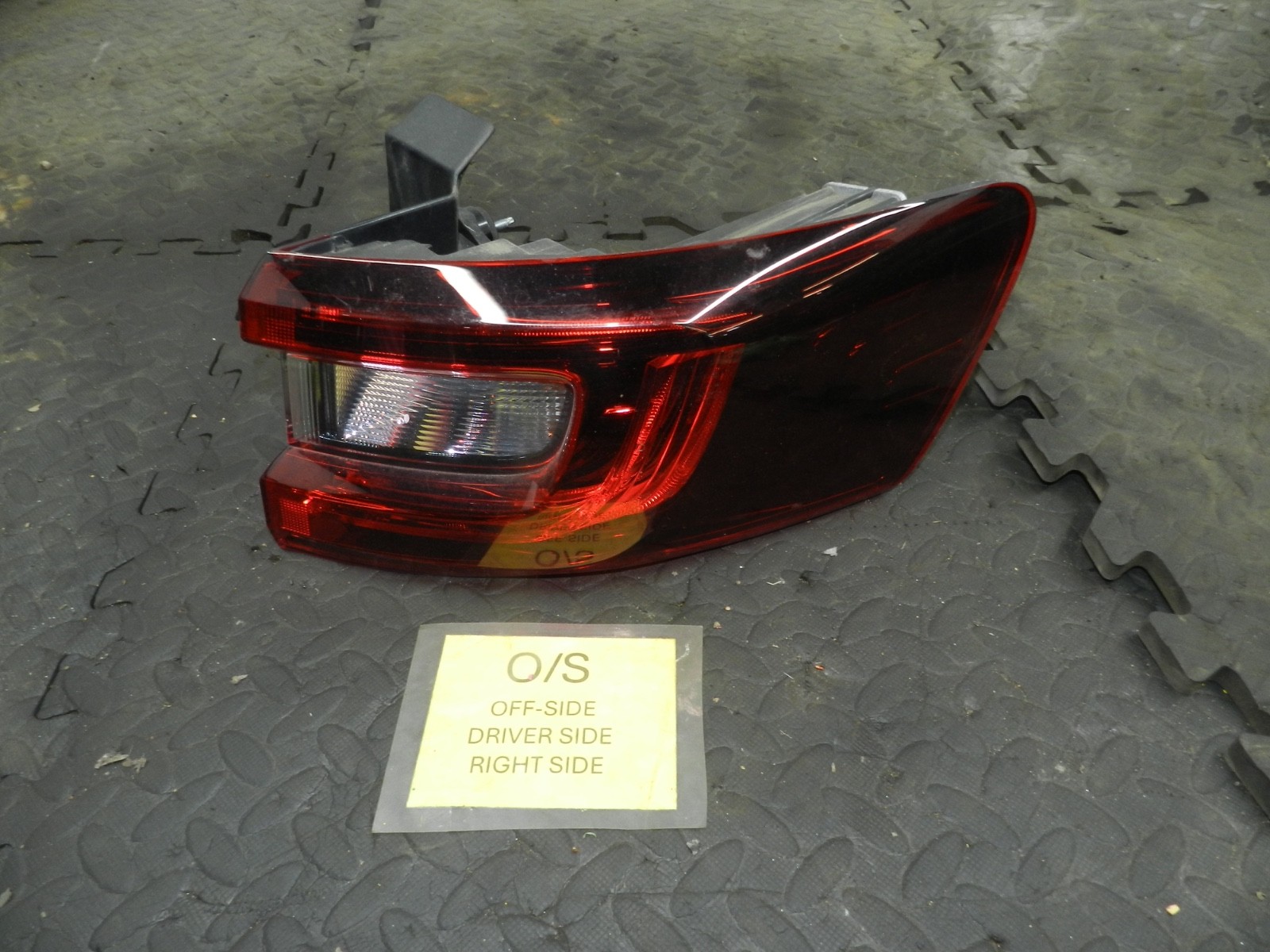 180. 2018 RENAULT KOLEOS MK2. DRIVER SIDE REAR OUTER LIGHT