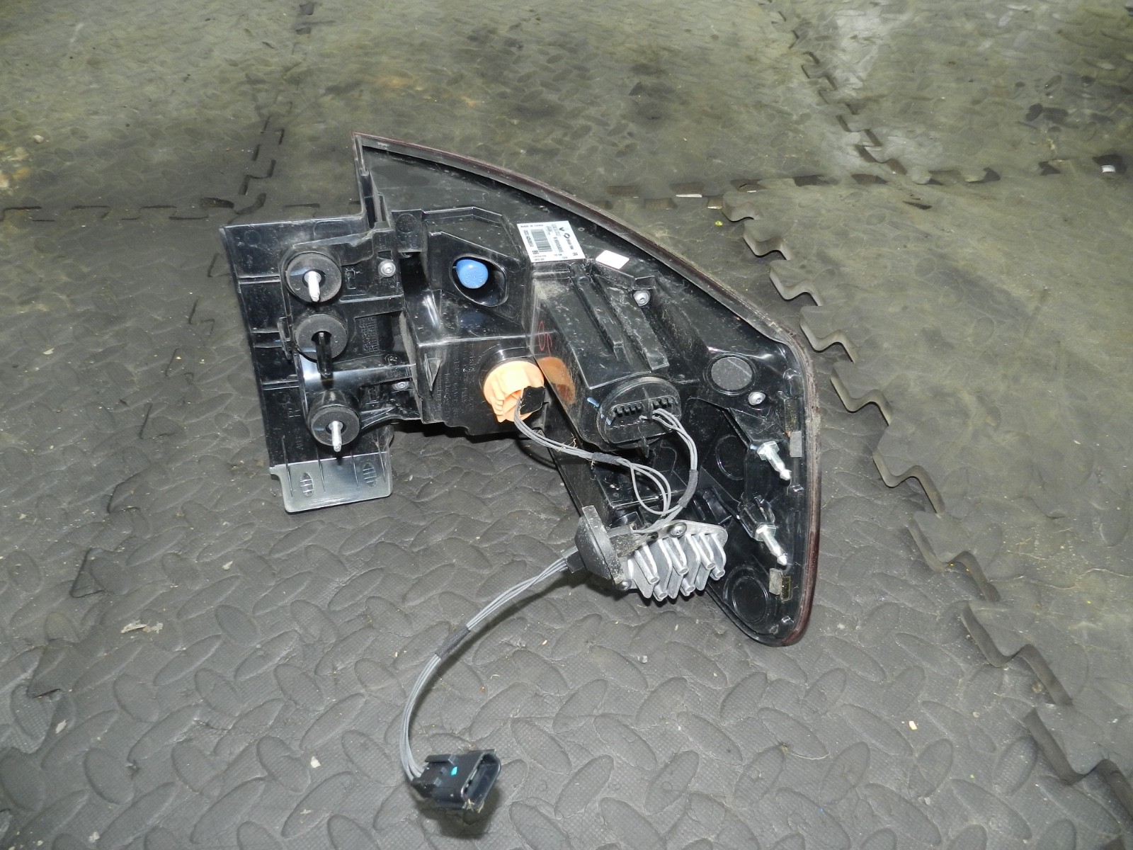 180. 2018 RENAULT KOLEOS MK2. DRIVER SIDE REAR OUTER LIGHT - Image 4