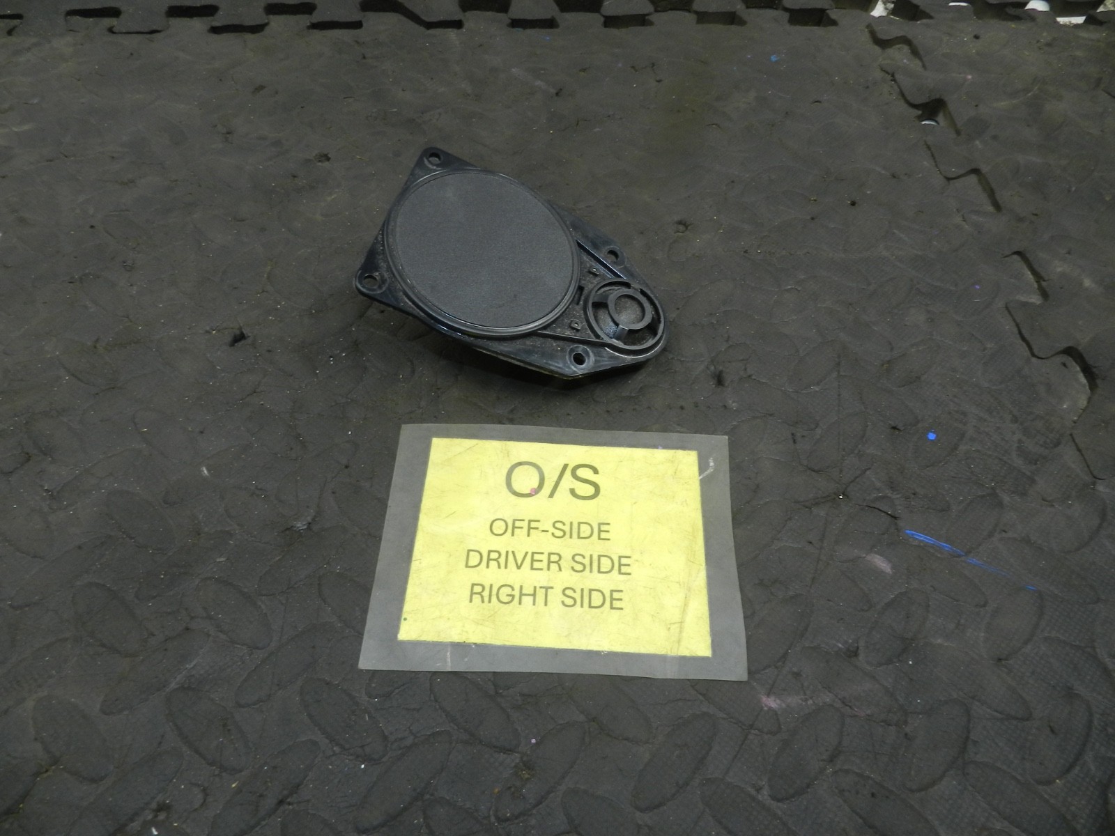 179. 2006 VOLKSWAGEN TOURAN. DRIVER SIDE TWEETER SPEAKER