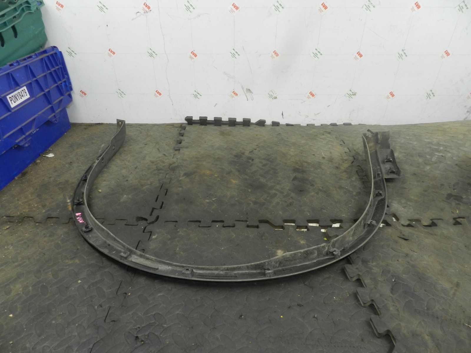 180. 2018 RENAULT KOLEOS MK2. PASSENGER SIDE FRONT WHEEL ARCH TRIM - Image 4