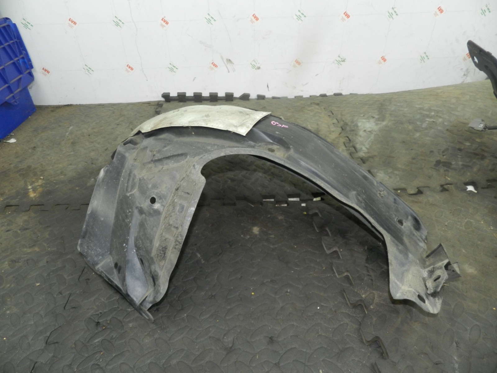 180. 2018 RENAULT KOLEOS MK2. DRIVER SIDE FRONT WHEEL ARCH LINER - Image 4