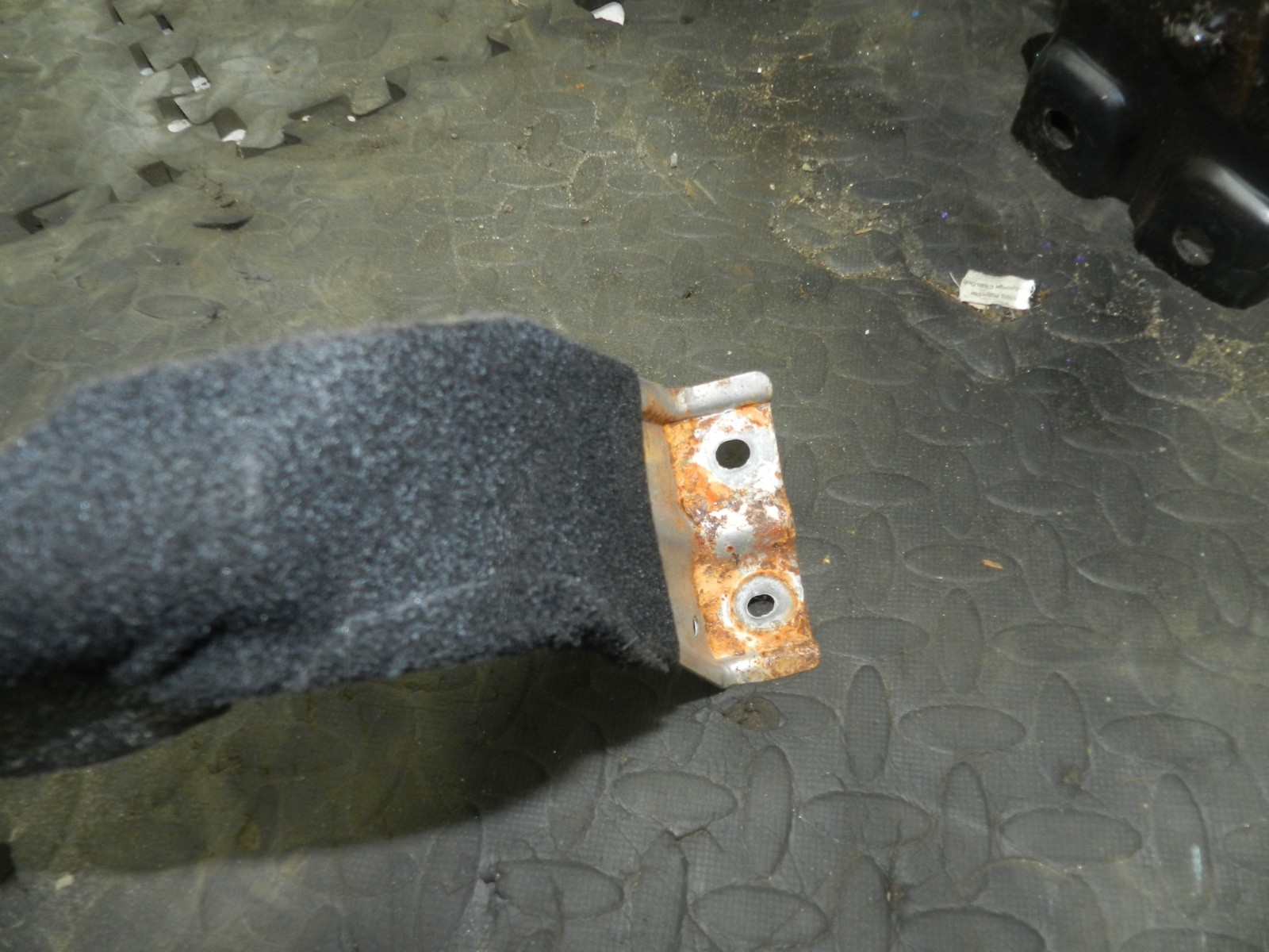 180. 2018 RENAULT KOLEOS MK2. UNDER REAR SEAT MOUNT FRAME - Image 3