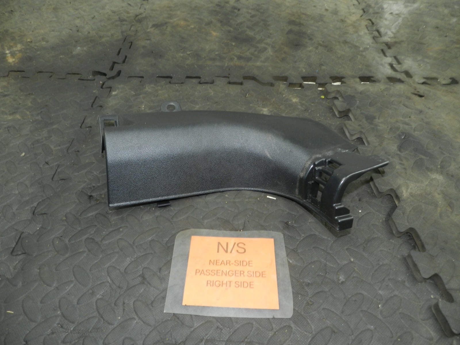 180. 2018 RENAULT KOLEOS MK2. PASSENGER SIDE SILL TRIM