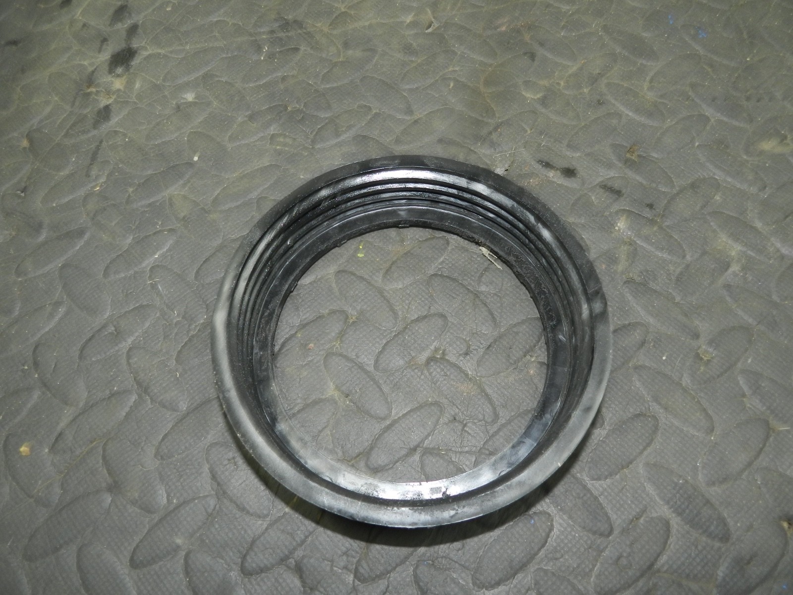 179. 2006 VOLKSWAGEN TOURAN. FUEL PUMP SECURE RING - Image 3