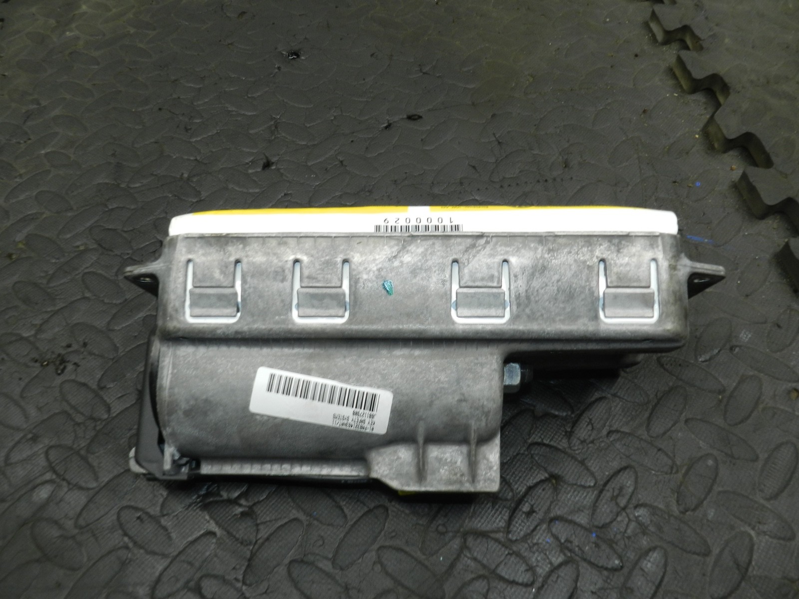 179. 2006 VOLKSWAGEN TOURAN. PASSENGER SIDE AIR BAG - Image 3