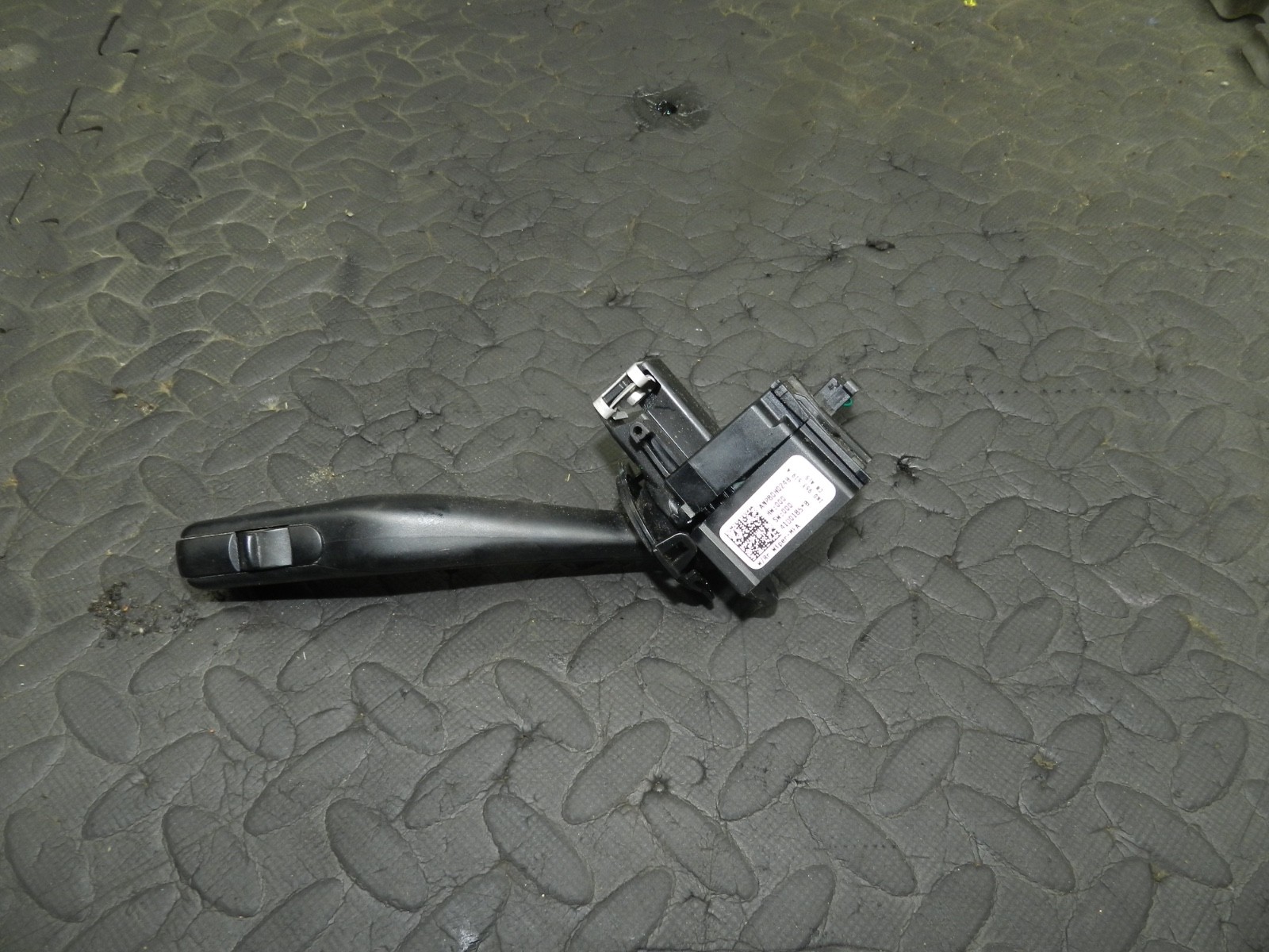 179. 2006 VOLKSWAGEN TOURAN. WIPER STALK