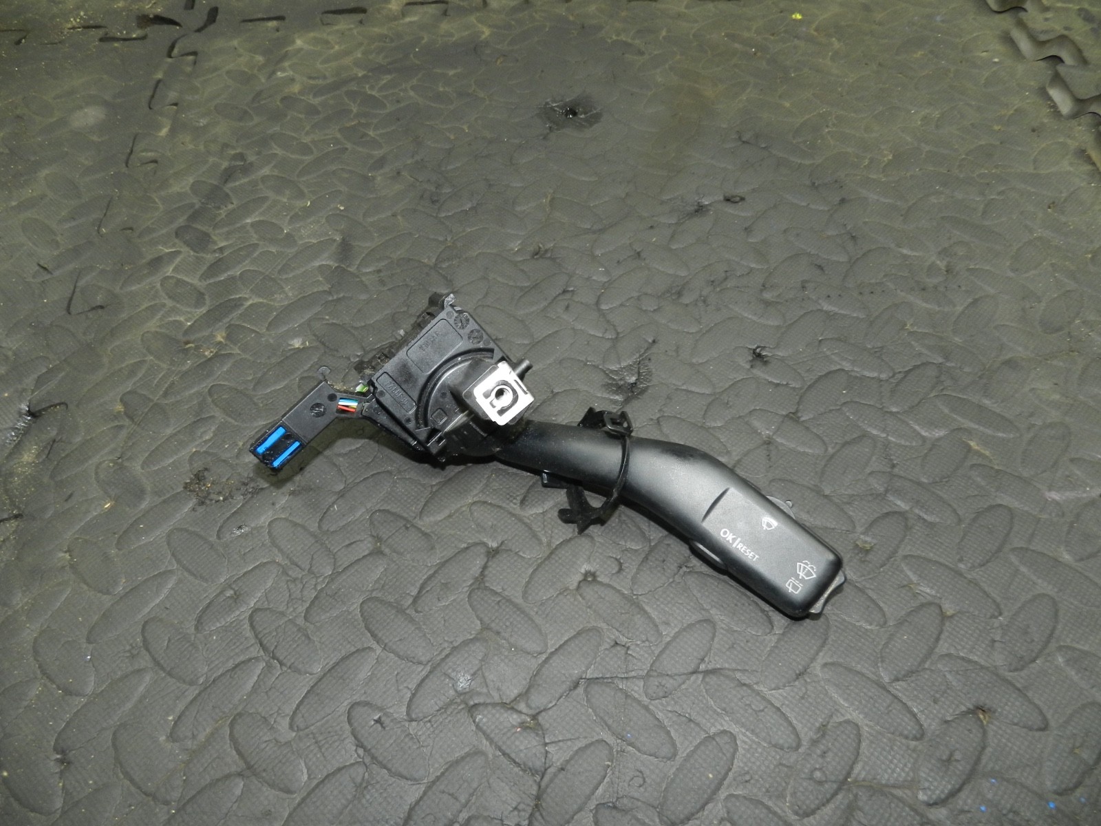 179. 2006 VOLKSWAGEN TOURAN. WIPER STALK - Image 2