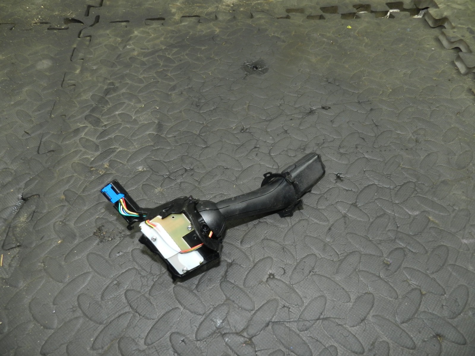 179. 2006 VOLKSWAGEN TOURAN. WIPER STALK - Image 3