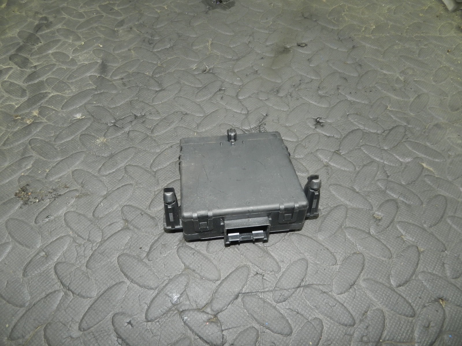 179. 2006 VOLKSWAGEN TOURAN. 1K0907530H GATEWAY CONTROL MODULE