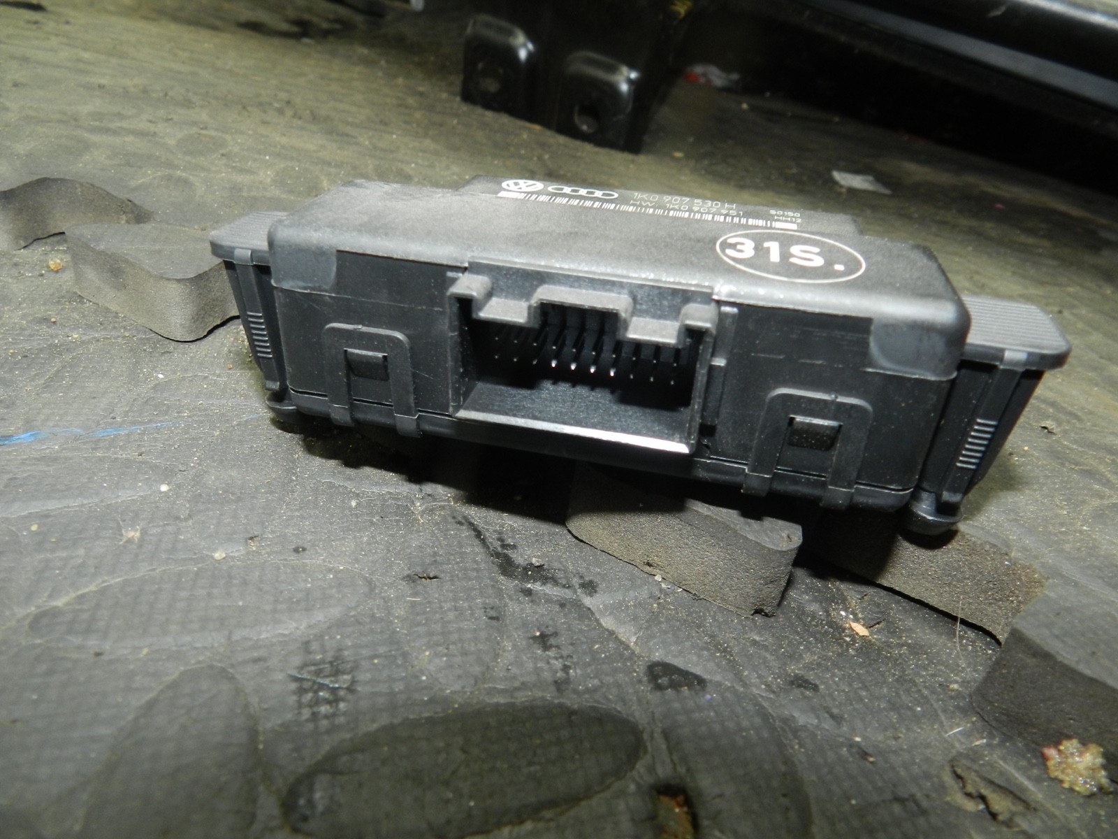 179. 2006 VOLKSWAGEN TOURAN. 1K0907530H GATEWAY CONTROL MODULE - Image 5