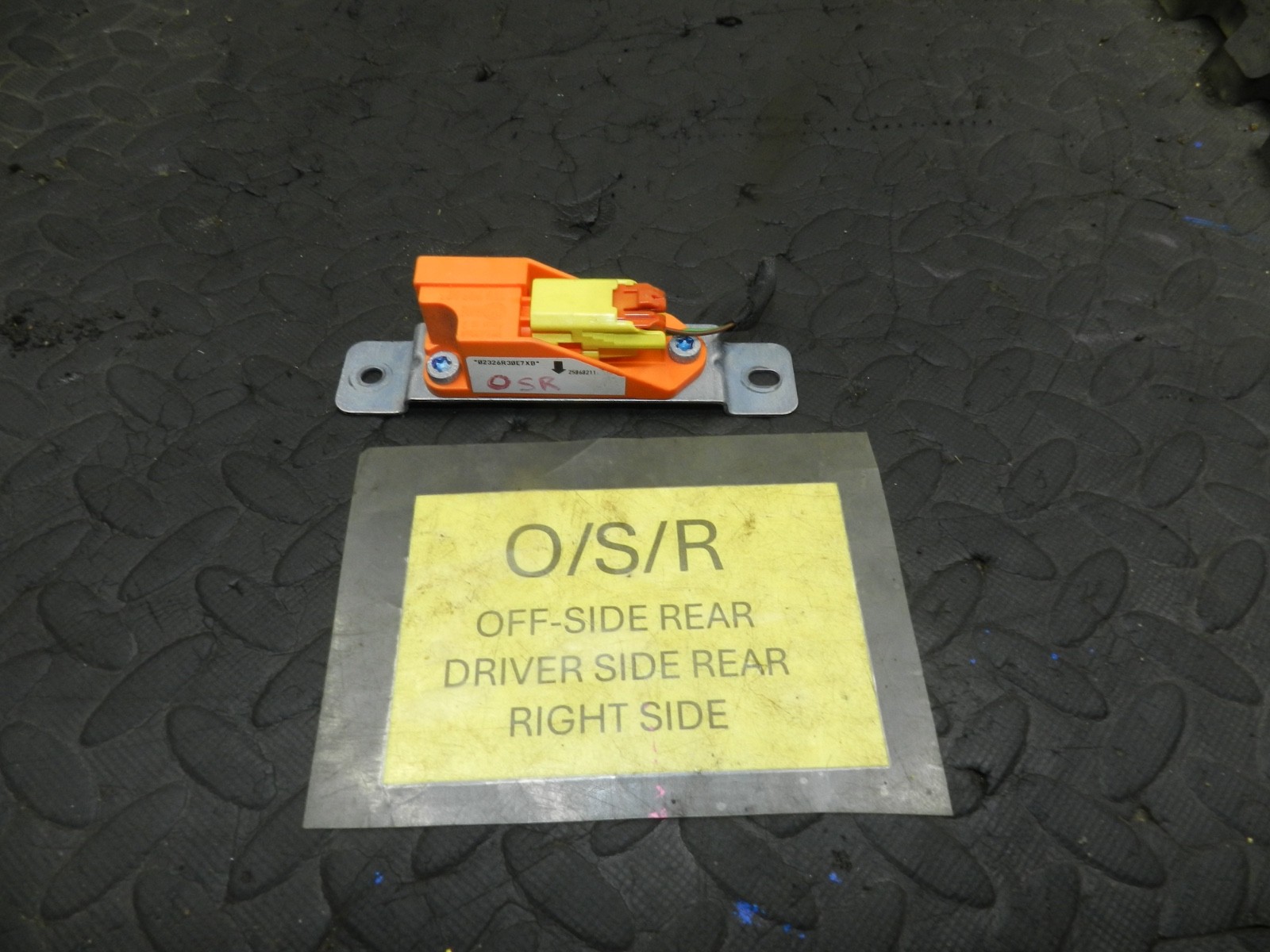179. 2006 VOLKSWAGEN TOURAN. DRIVER SIDE REAR AIR BAG SENSOR