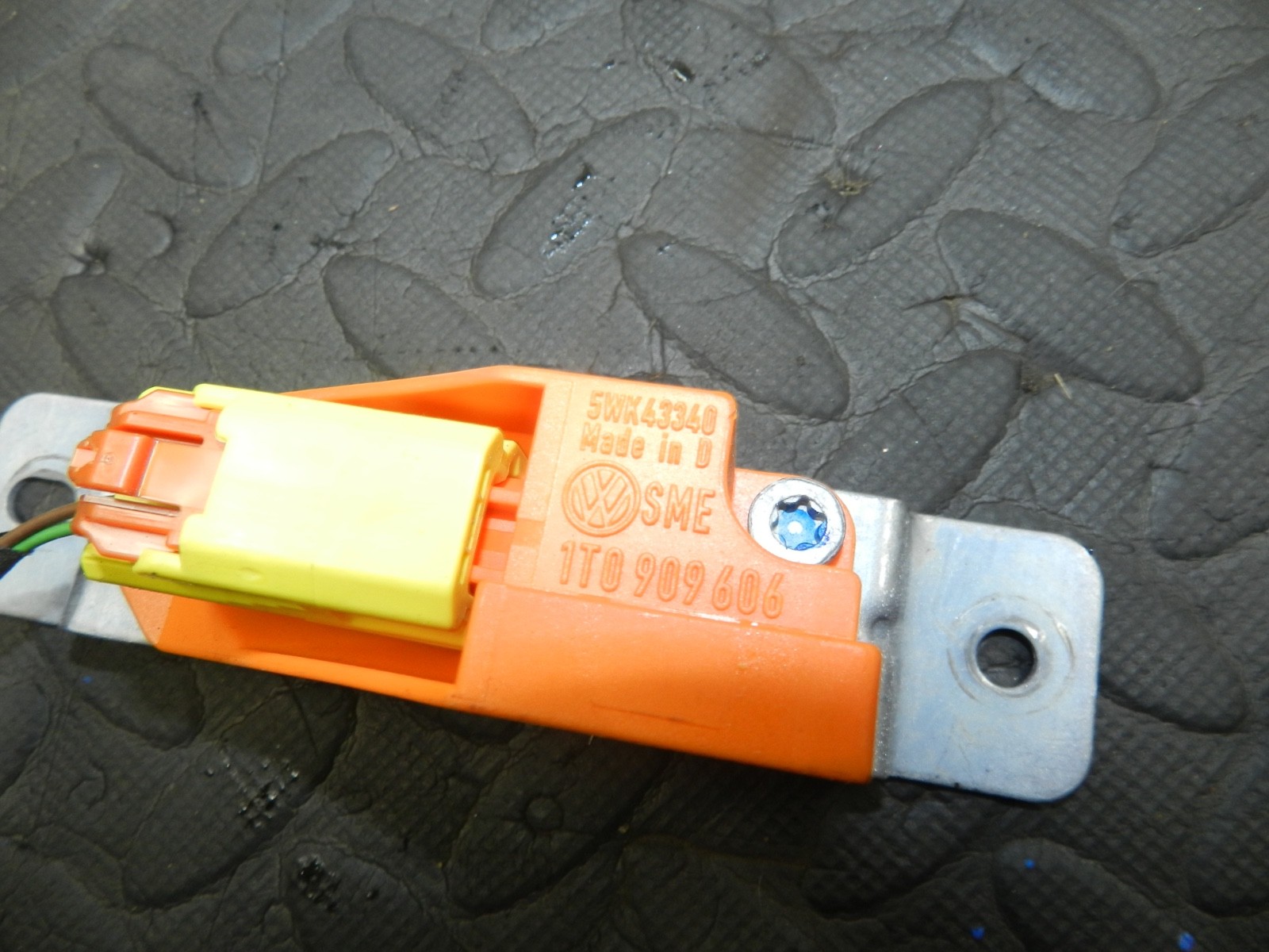 179. 2006 VOLKSWAGEN TOURAN. DRIVER SIDE REAR AIR BAG SENSOR - Image 5