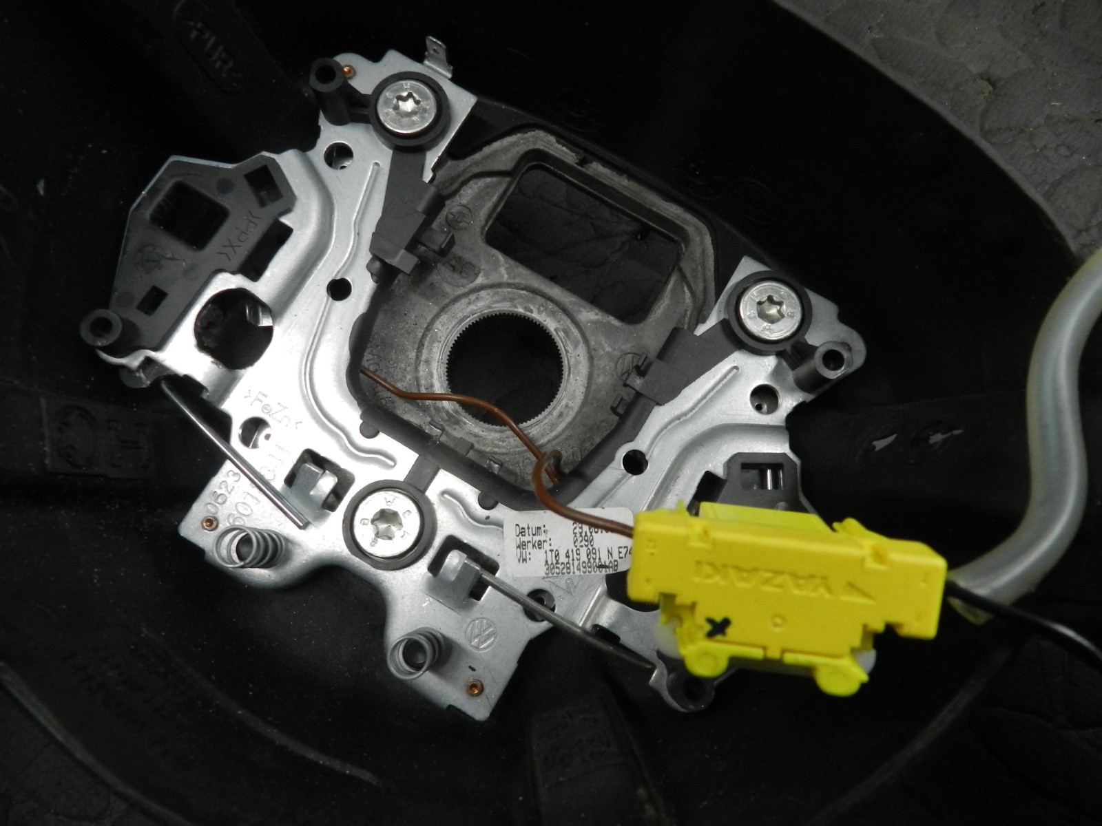 179. 2006 VOLKSWAGEN TOURAN. STEERING WHEEL - Image 3