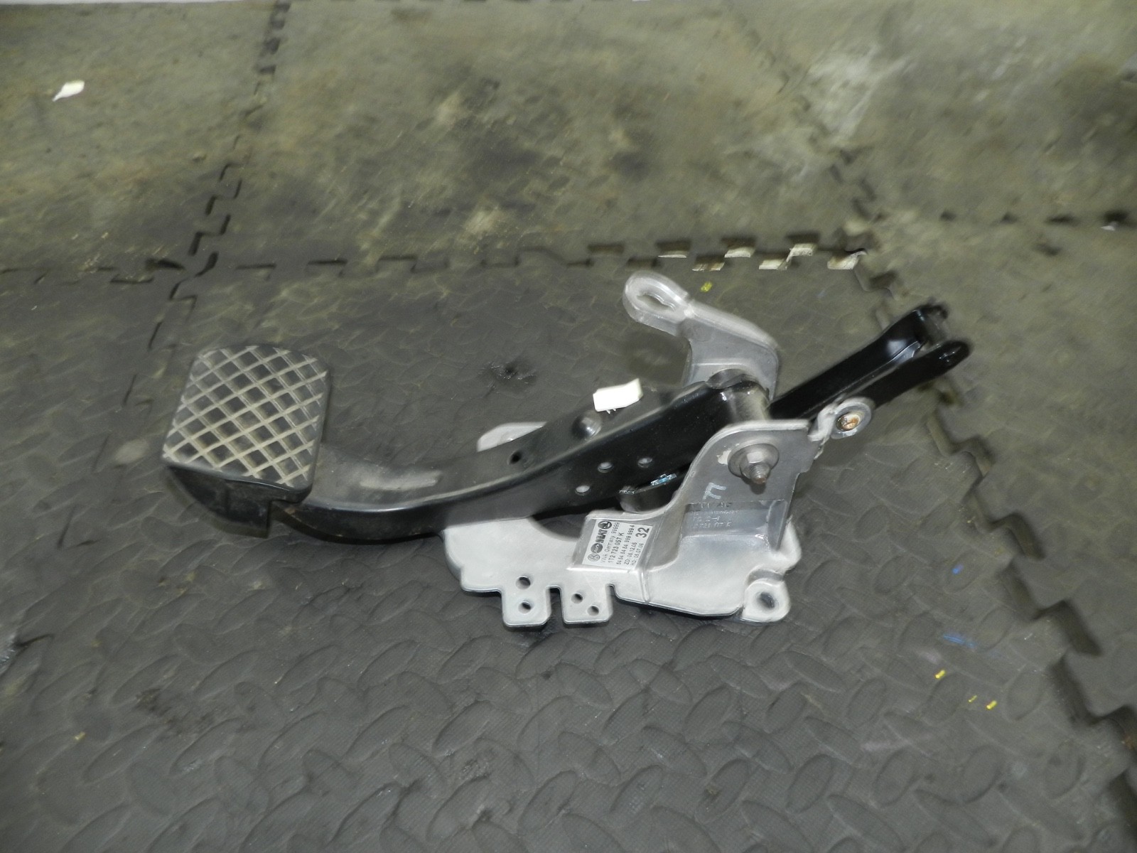 179. 2006 VOLKSWAGEN TOURAN. BRAKE PEDAL AUTOMATIC - Image 2