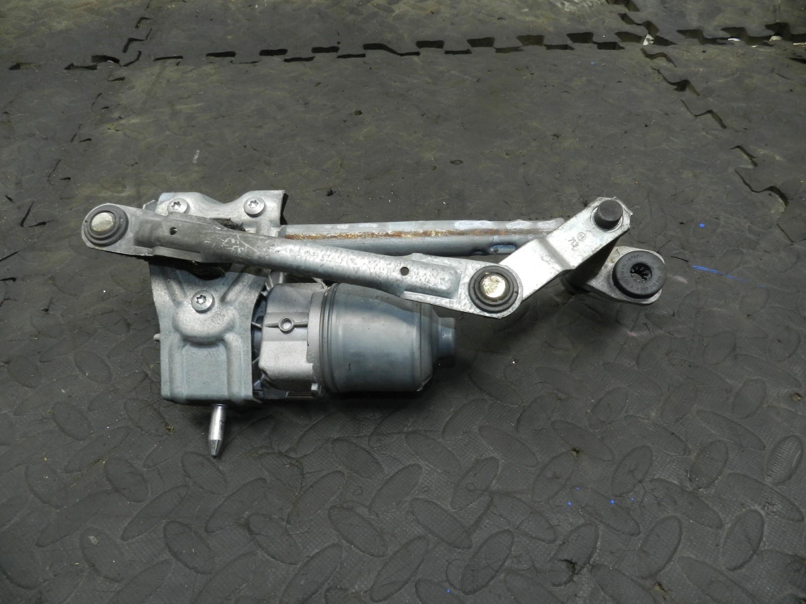 179. 2006 VOLKSWAGEN TOURAN. PASSENGER SIDE WIPER MOTOR - Image 3