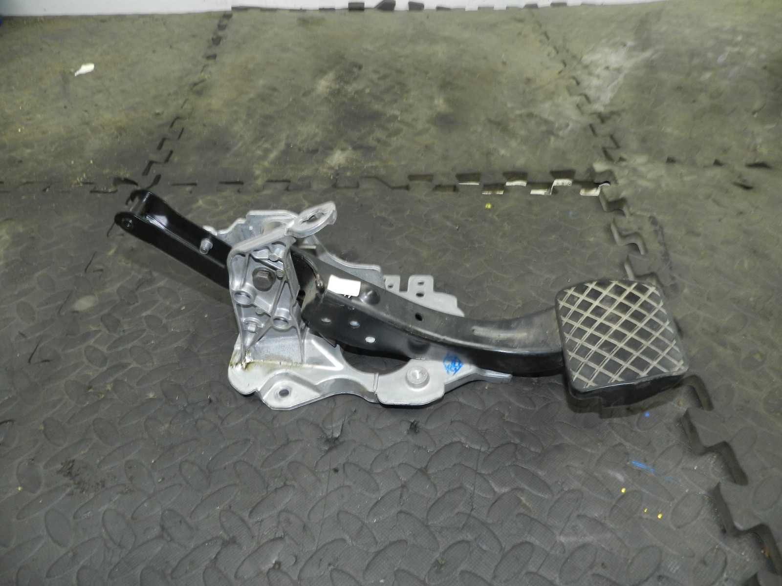 179. 2006 VOLKSWAGEN TOURAN. BRAKE PEDAL AUTOMATIC - Image 4