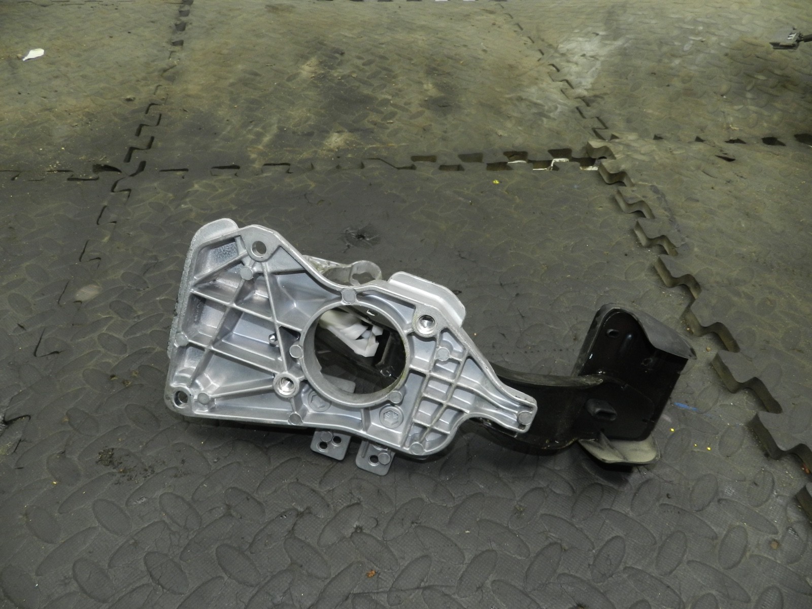 179. 2006 VOLKSWAGEN TOURAN. BRAKE PEDAL AUTOMATIC - Image 5