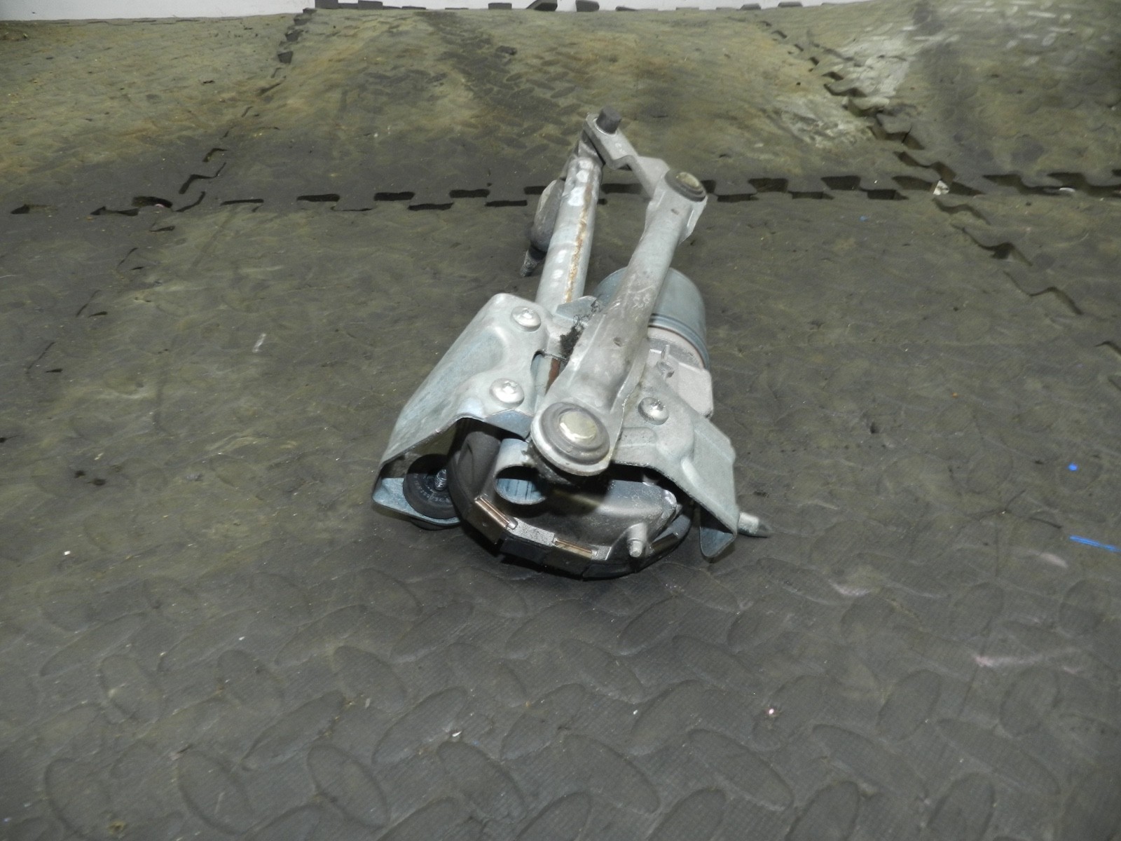 179. 2006 VOLKSWAGEN TOURAN. PASSENGER SIDE WIPER MOTOR - Image 5
