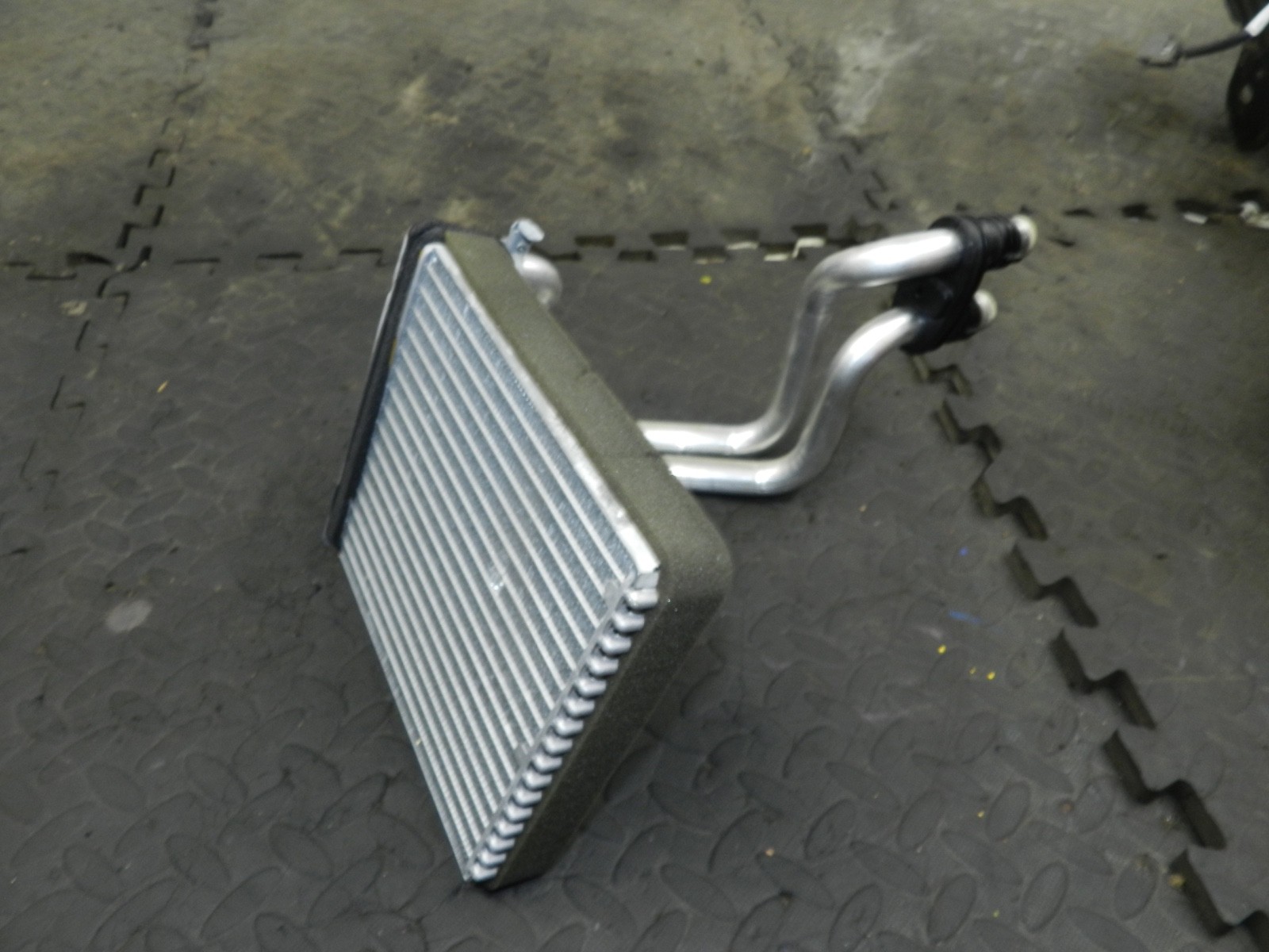 179. 2006 VOLKSWAGEN TOURAN. HEATER MATRIX CORE RADIATOR - Image 2