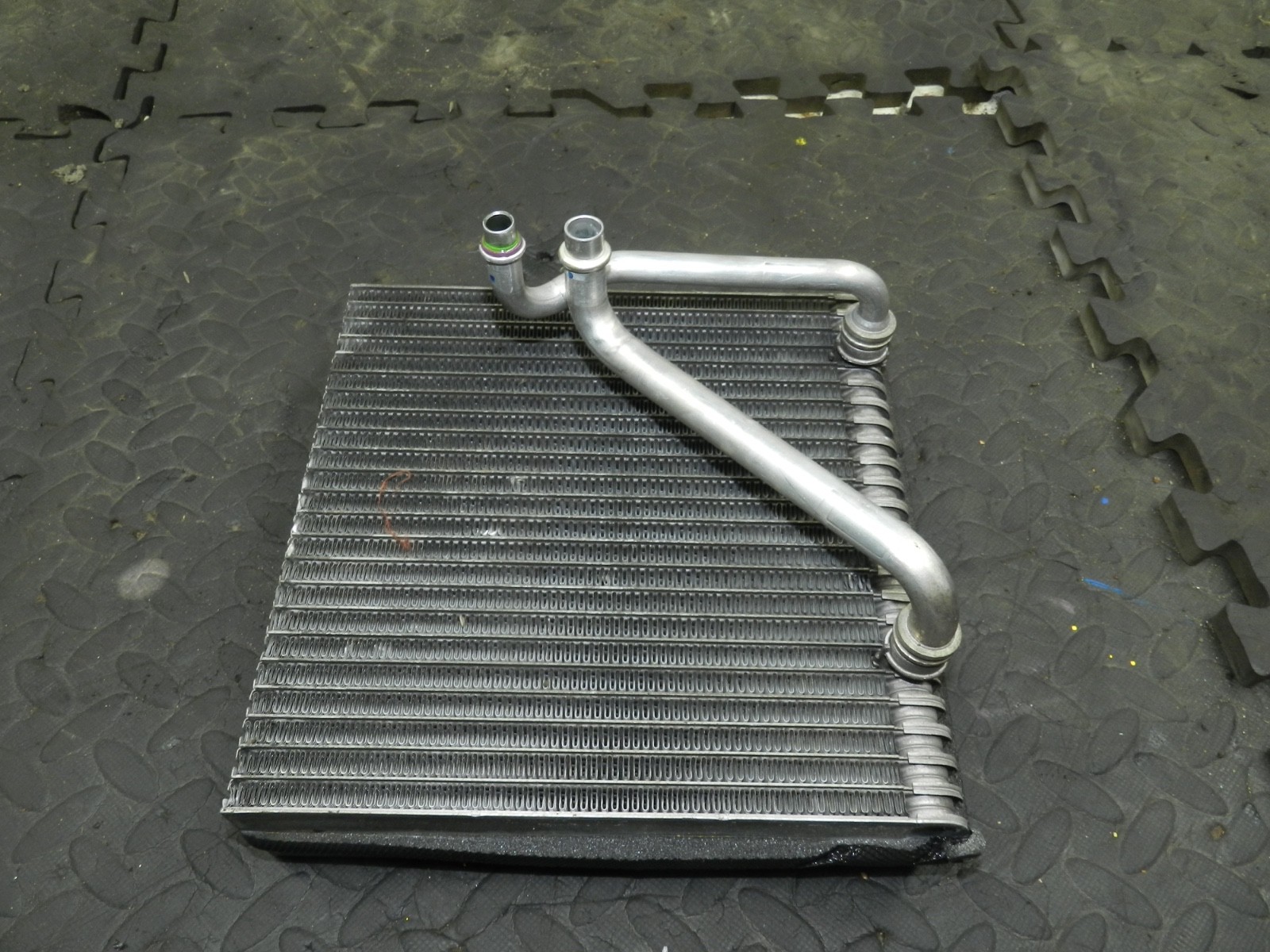 179. 2006 VOLKSWAGEN TOURAN. AIR CON MATRIX CORE RADIATOR - Image 3