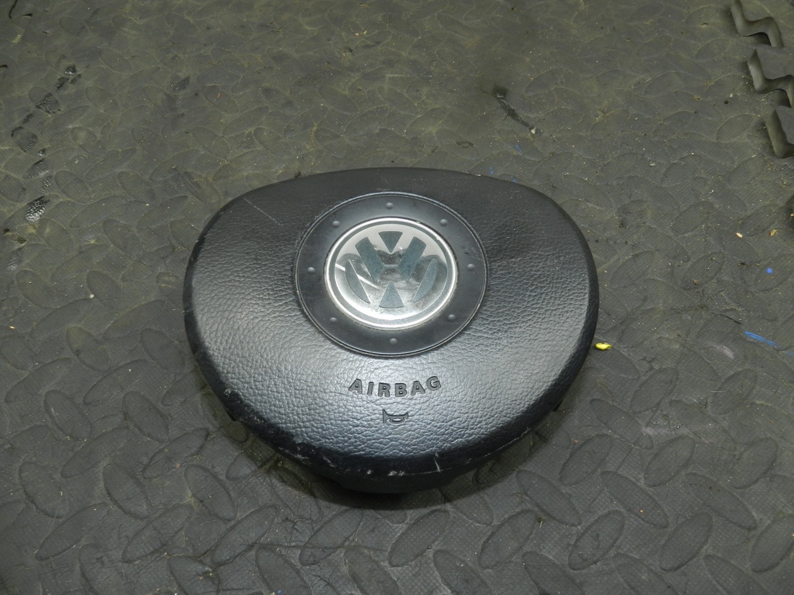 179. 2006 VOLKSWAGEN TOURAN. STEERING WHEEL AIR BAG