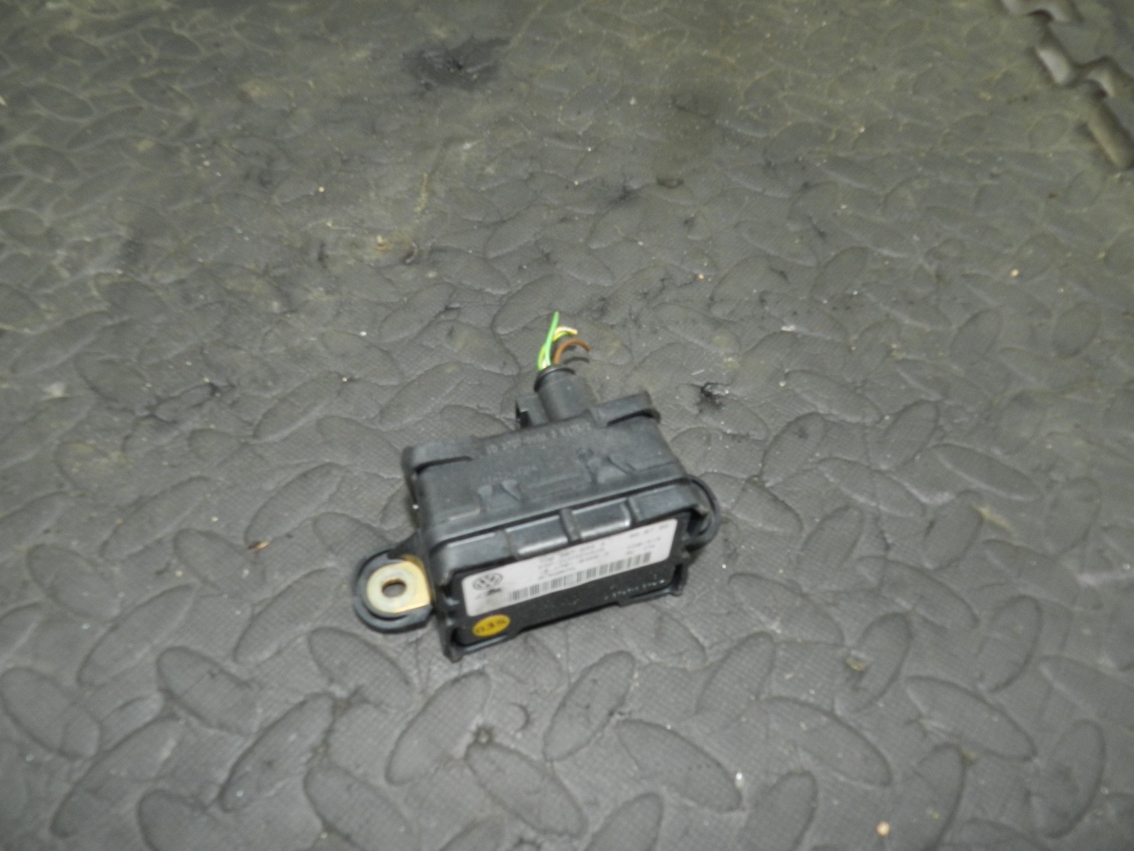 179. 2006 VOLKSWAGEN TOURAN. 7H0907655A YAW RATE SENSOR