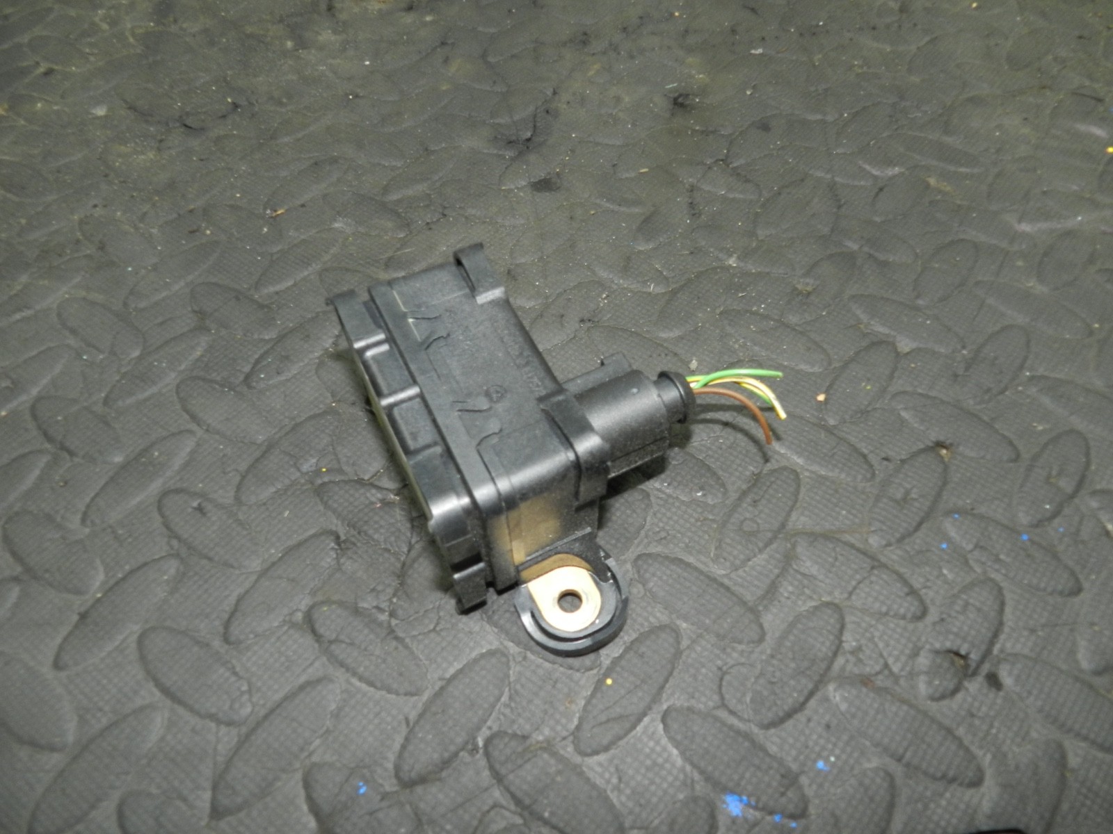 179. 2006 VOLKSWAGEN TOURAN. 7H0907655A YAW RATE SENSOR - Image 2