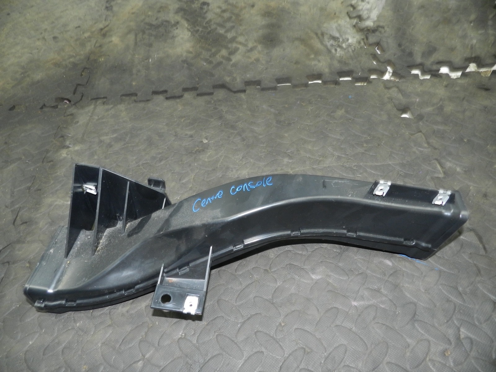 179. 2006 VOLKSWAGEN TOURAN. CENTRE CONSOLE AIR DUCT HEATER - Image 3
